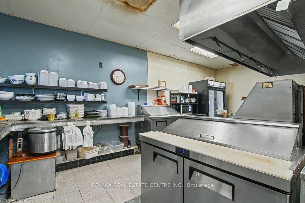 1654 Wilson Street W Property Photo 17
