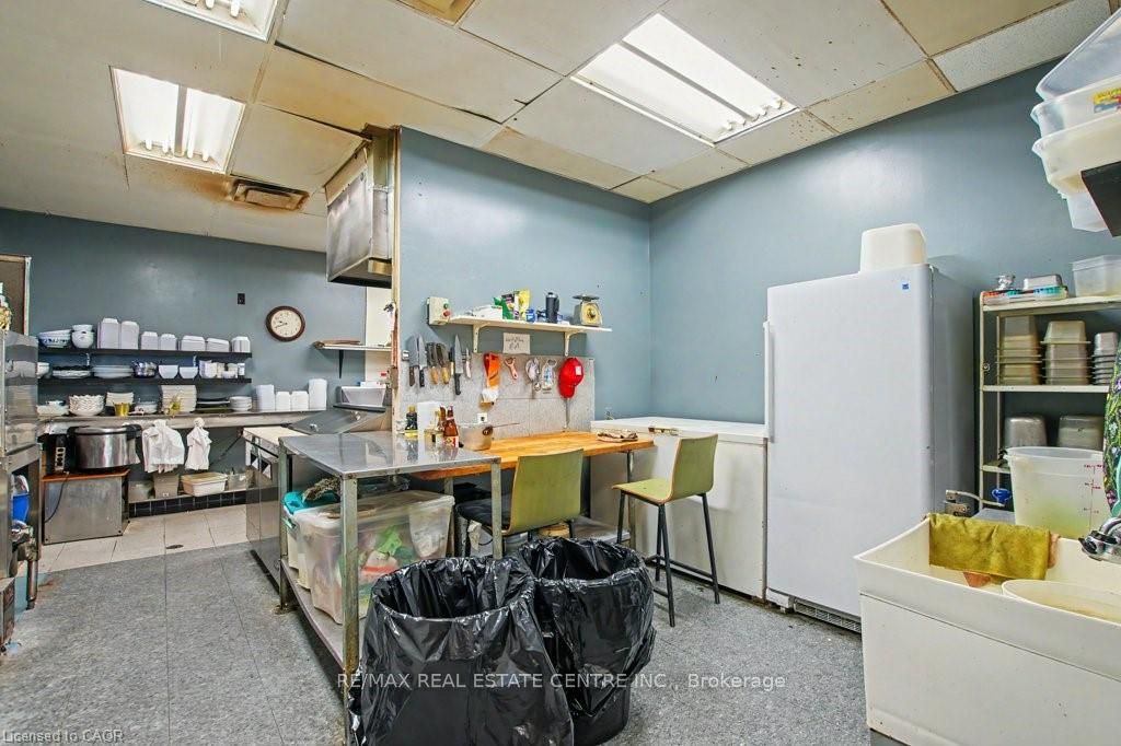 1654 Wilson Street W Property Photo 21