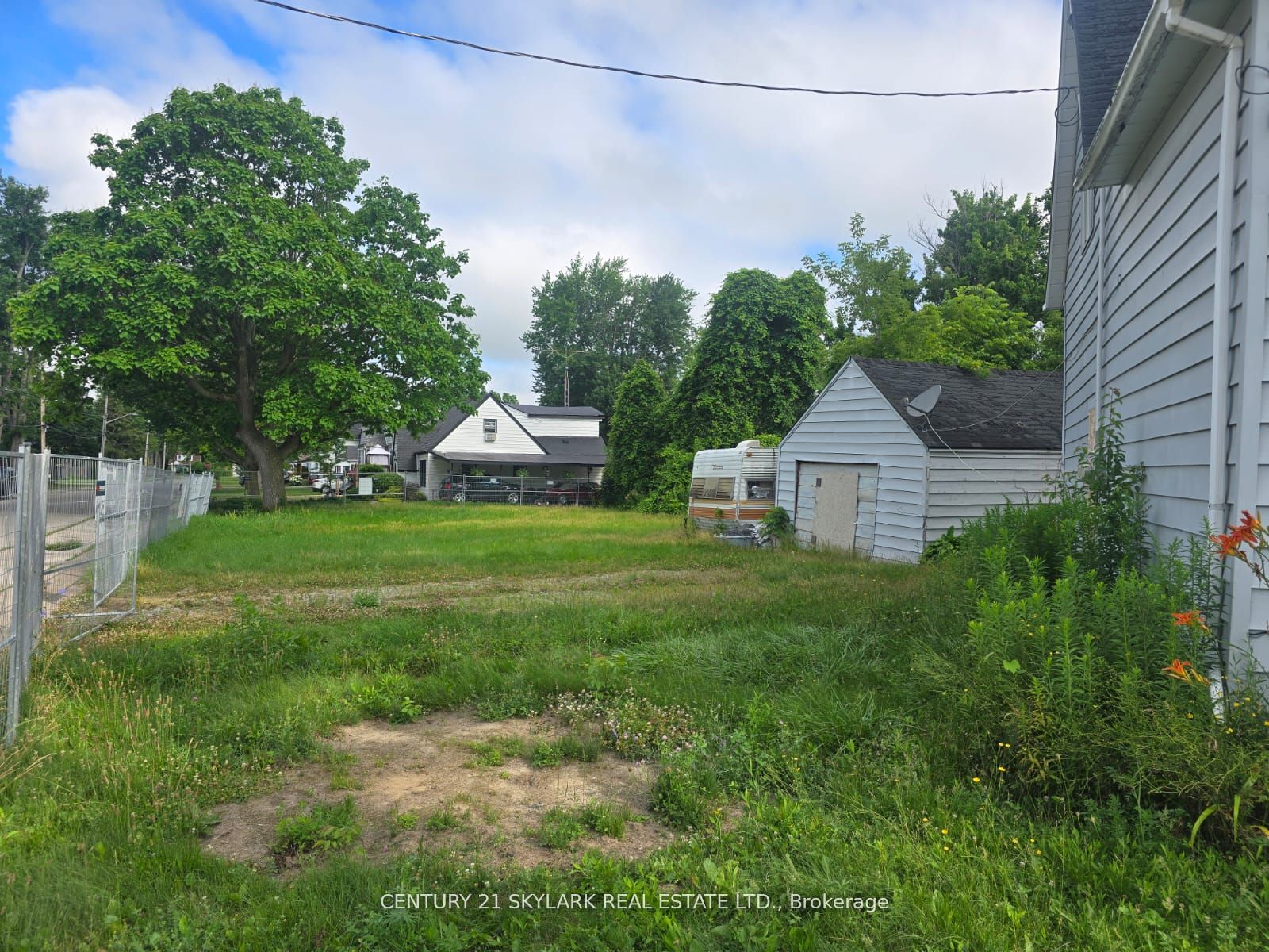 702 Cedar Street Property Photo 4