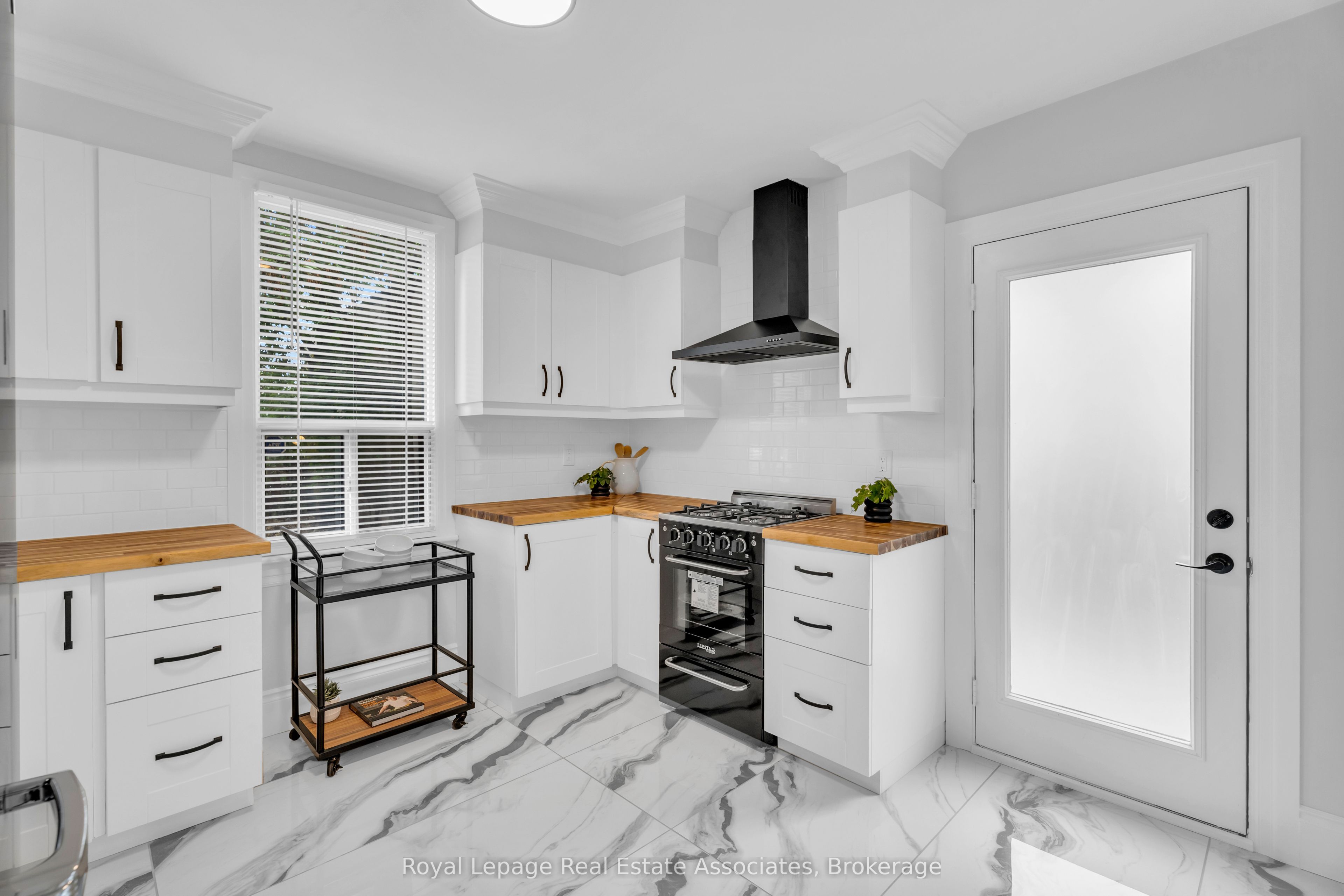 10 Gordon Street Property Photo 13