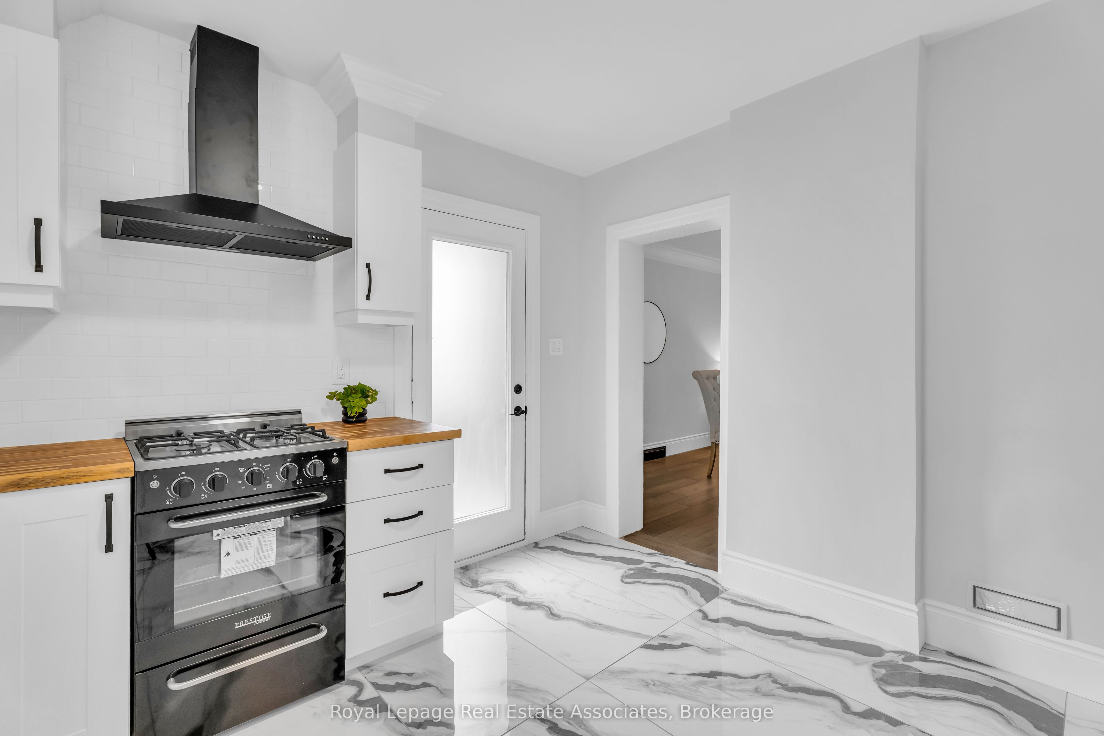 10 Gordon Street Property Photo 14