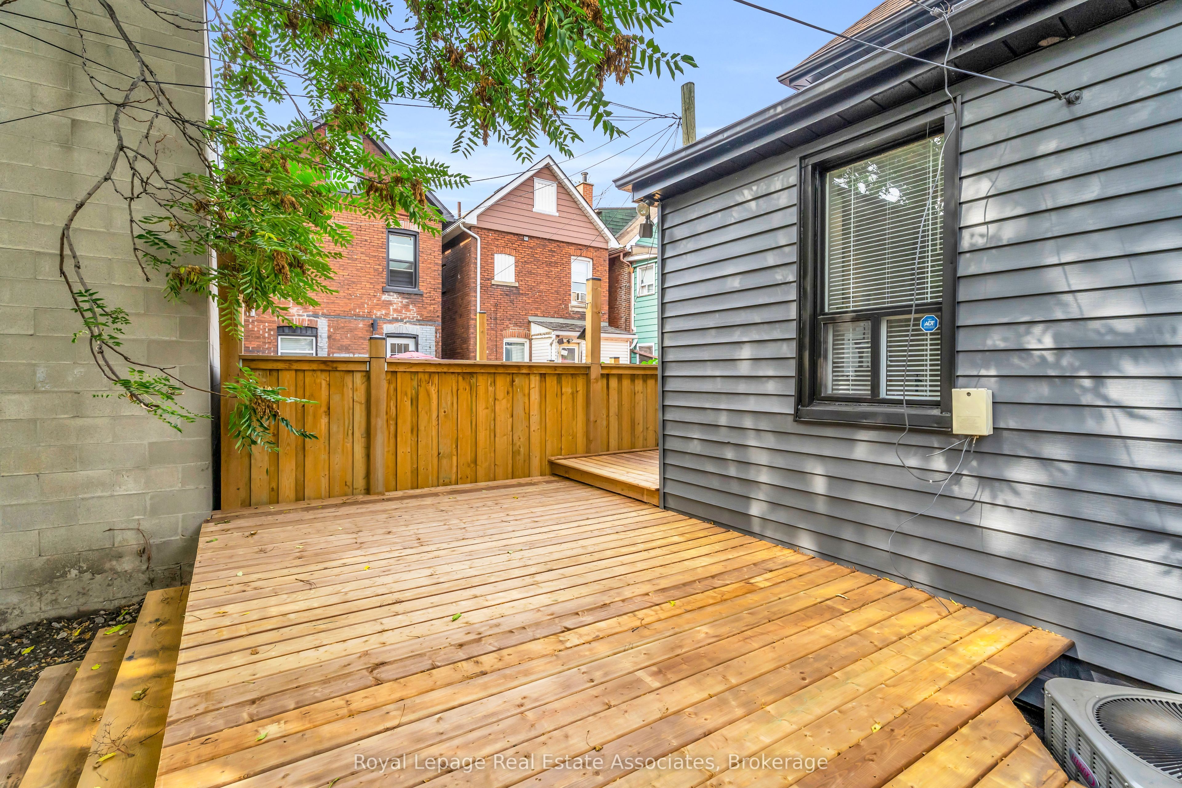 10 Gordon Street Property Photo 38