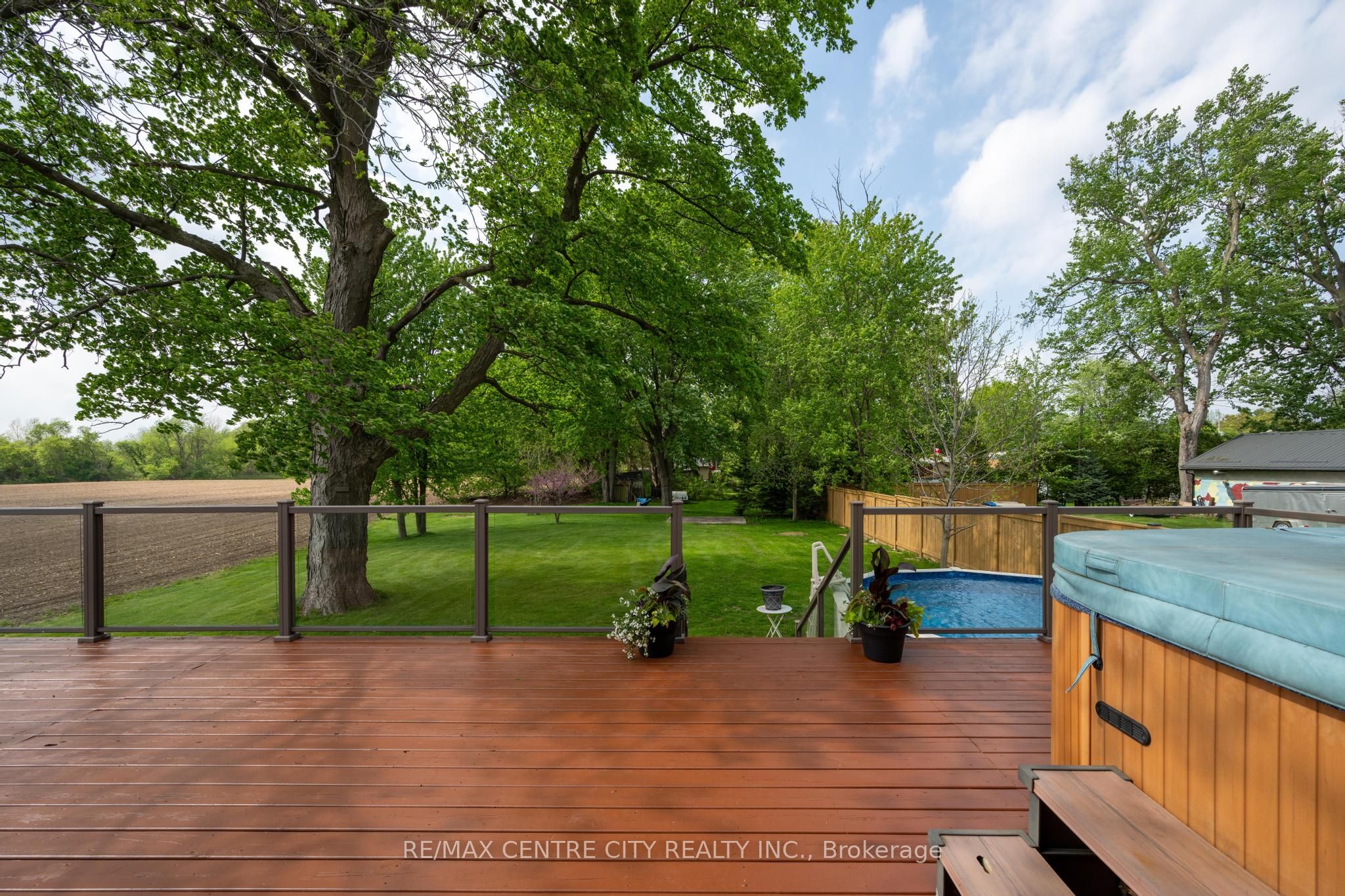 2580 Dundas Street Property Photo 6