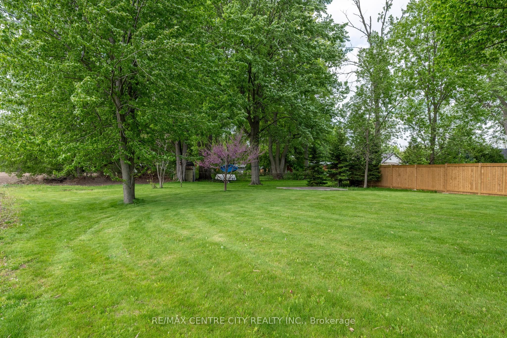 2580 Dundas Street Property Photo 8