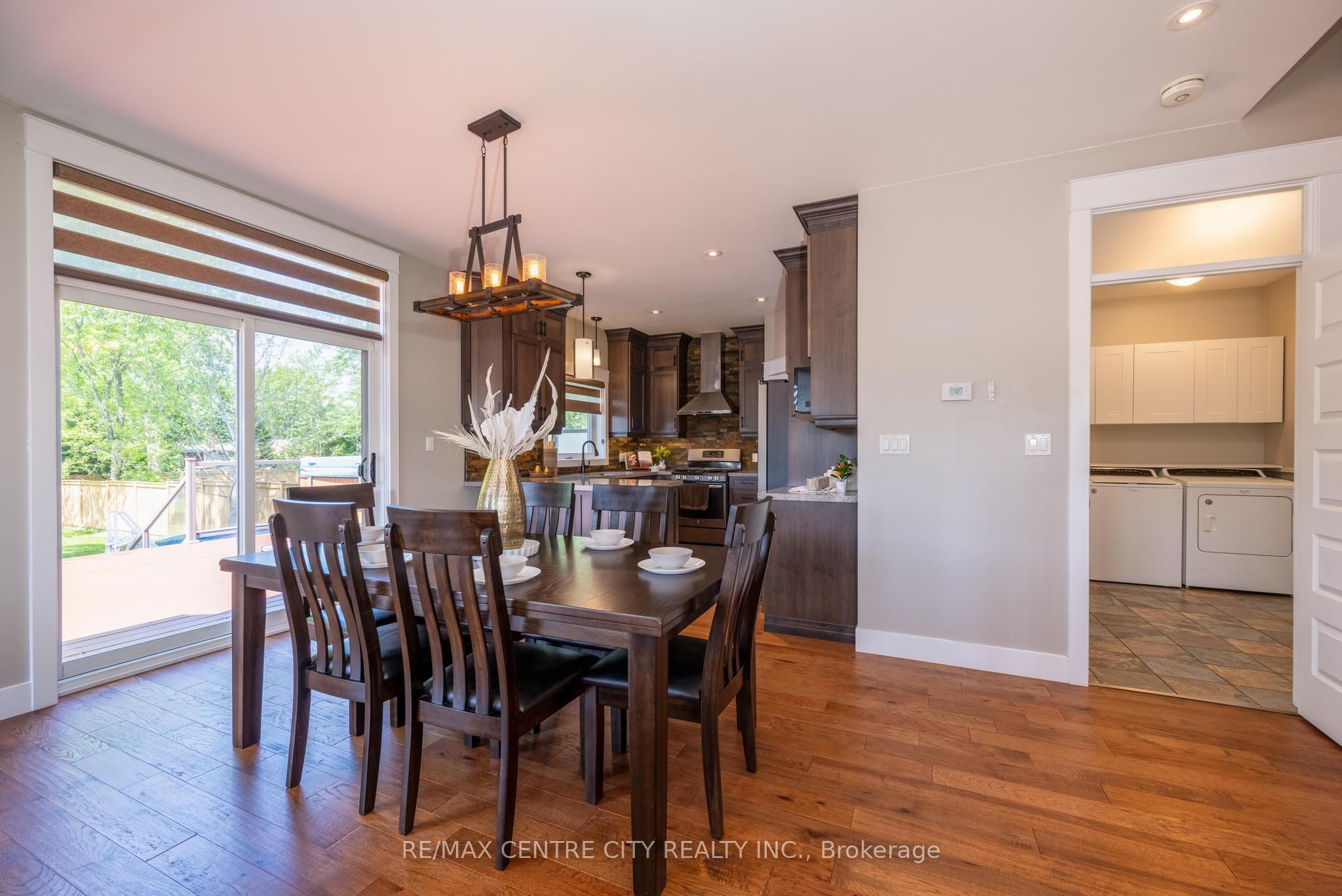2580 Dundas Street Property Photo 13