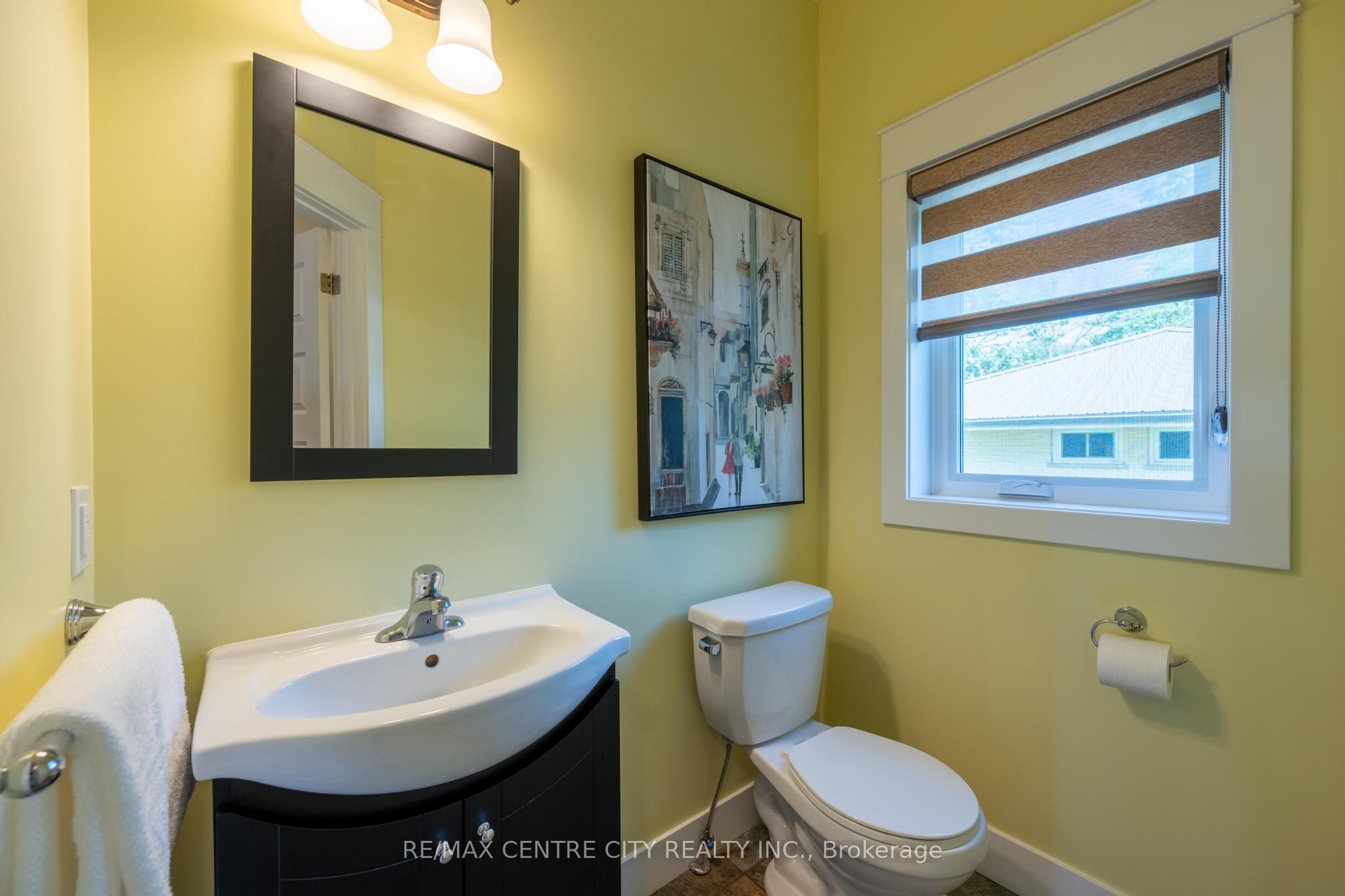 2580 Dundas Street Property Photo 19