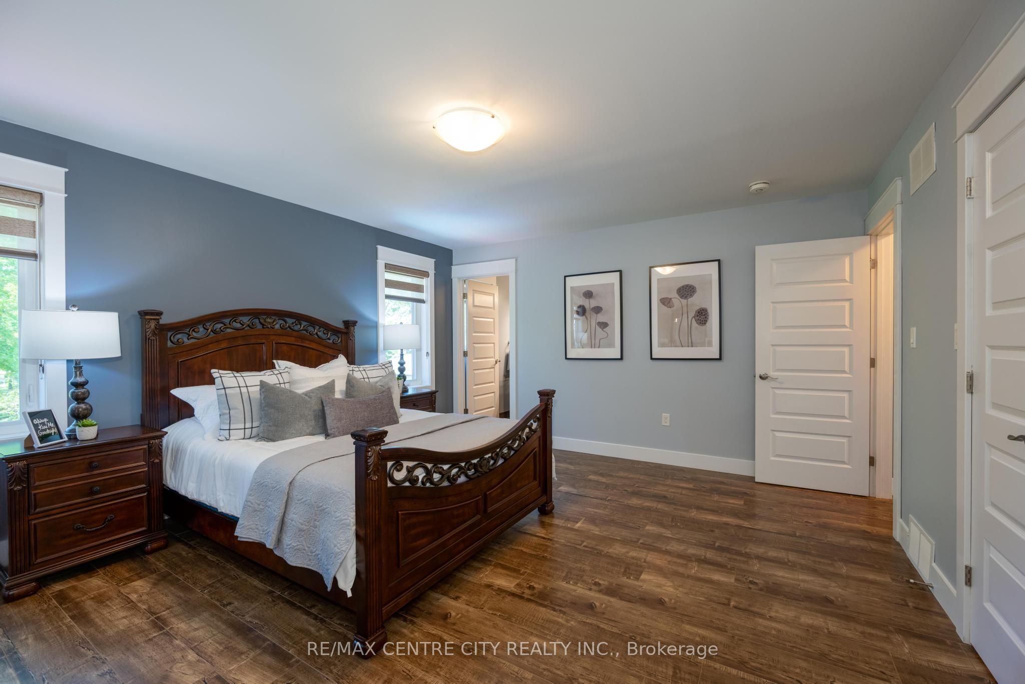 2580 Dundas Street Property Photo 20