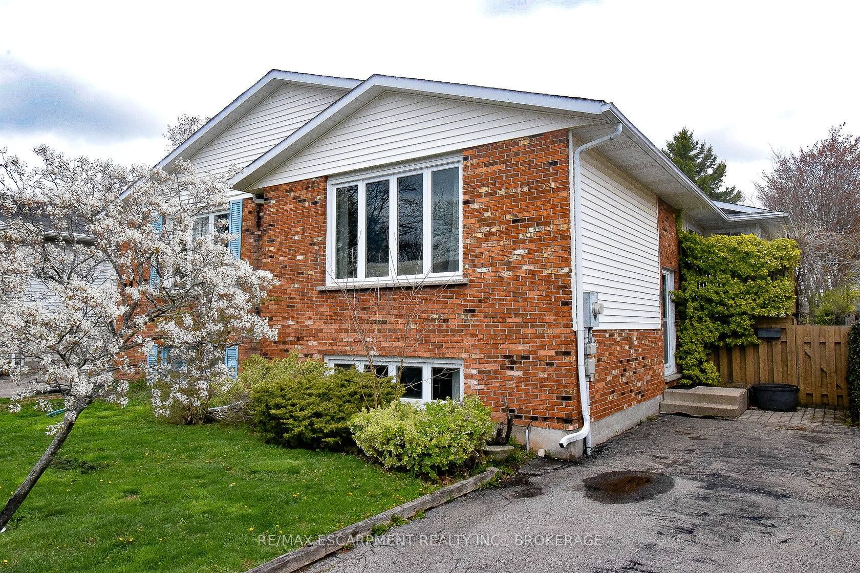 87 Chapel Hill Crescent Main Property Photo 1