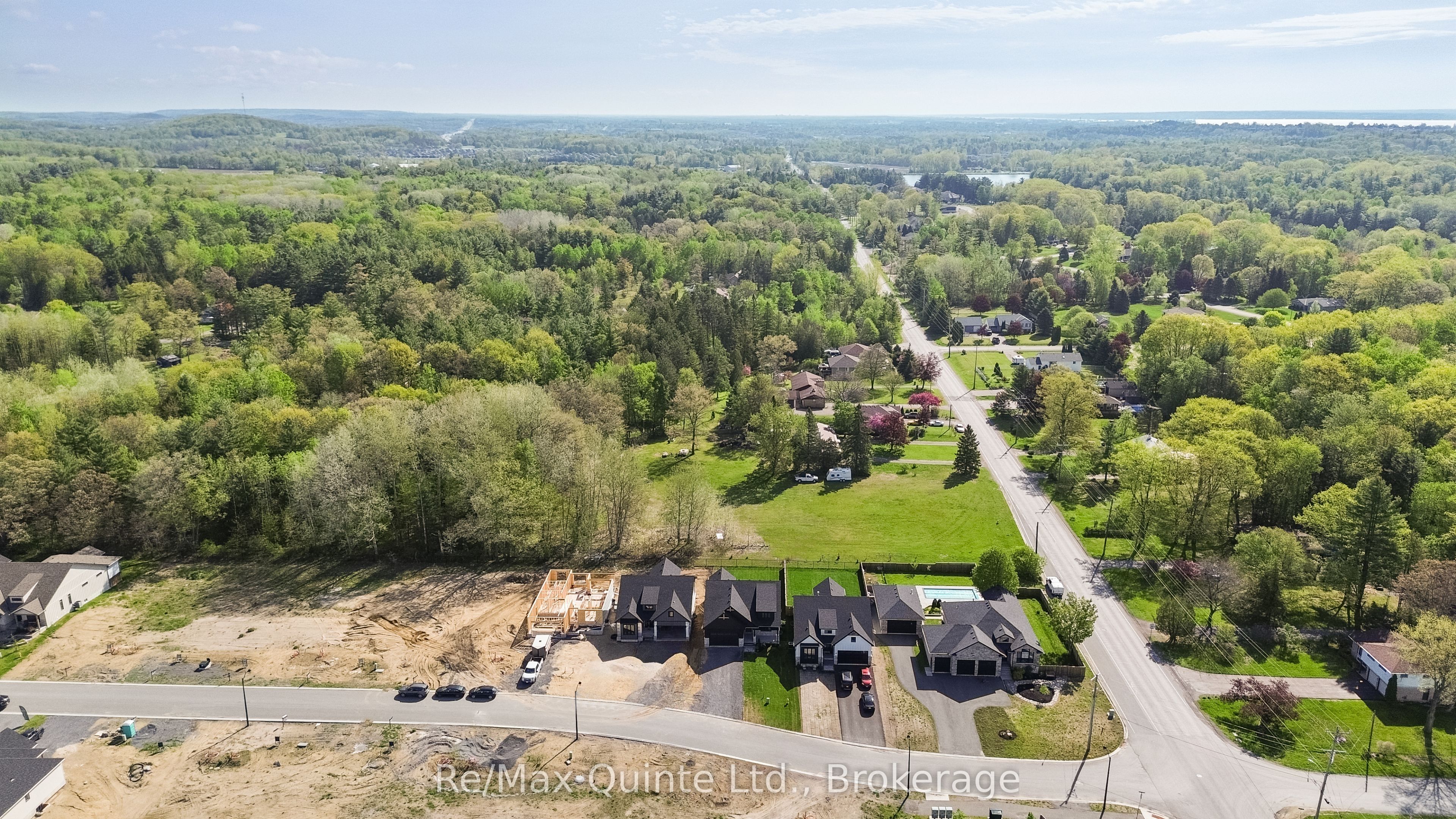 13 Deerview Drive Property Photo 10