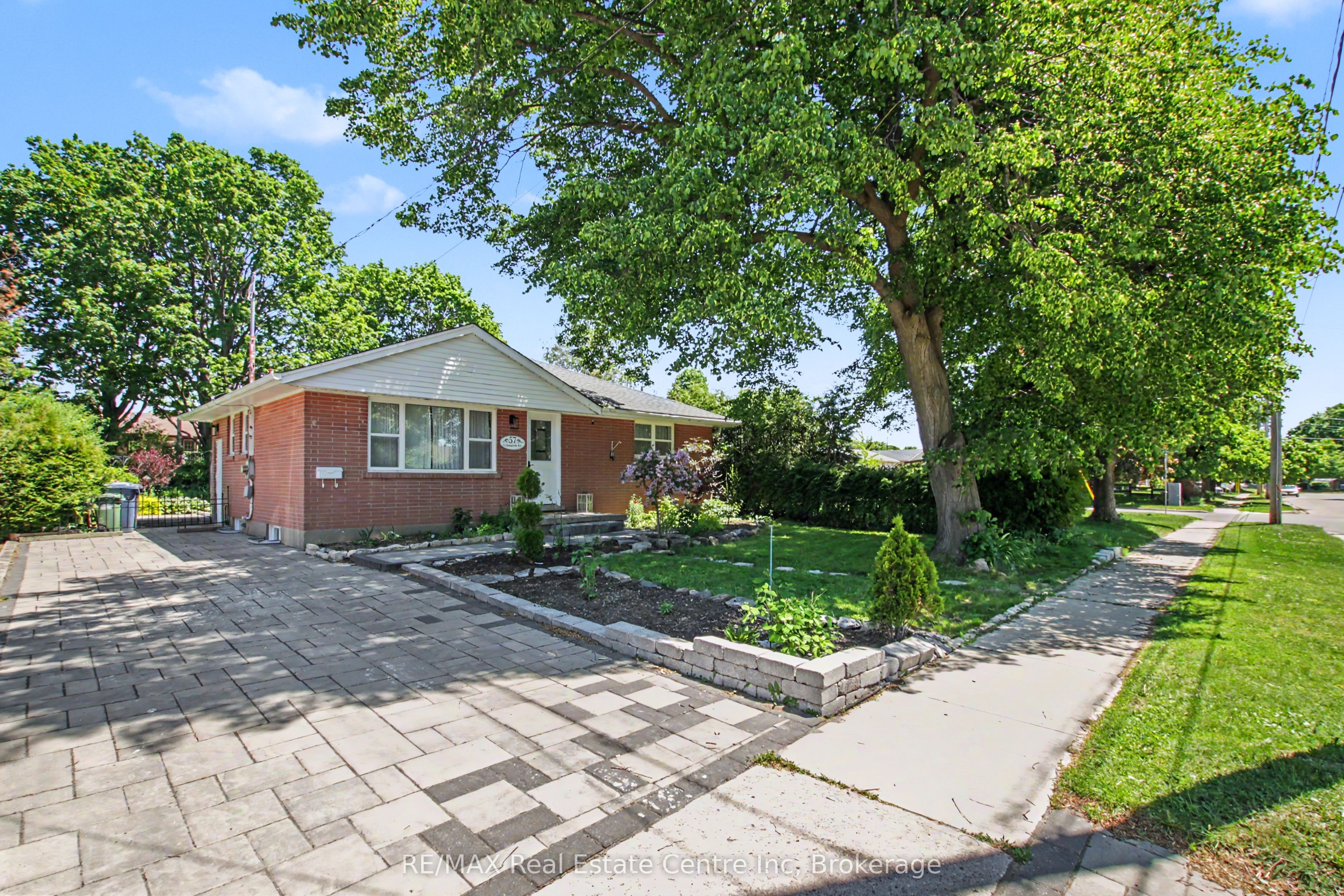 57 Vancouver Drive Property Photo 2