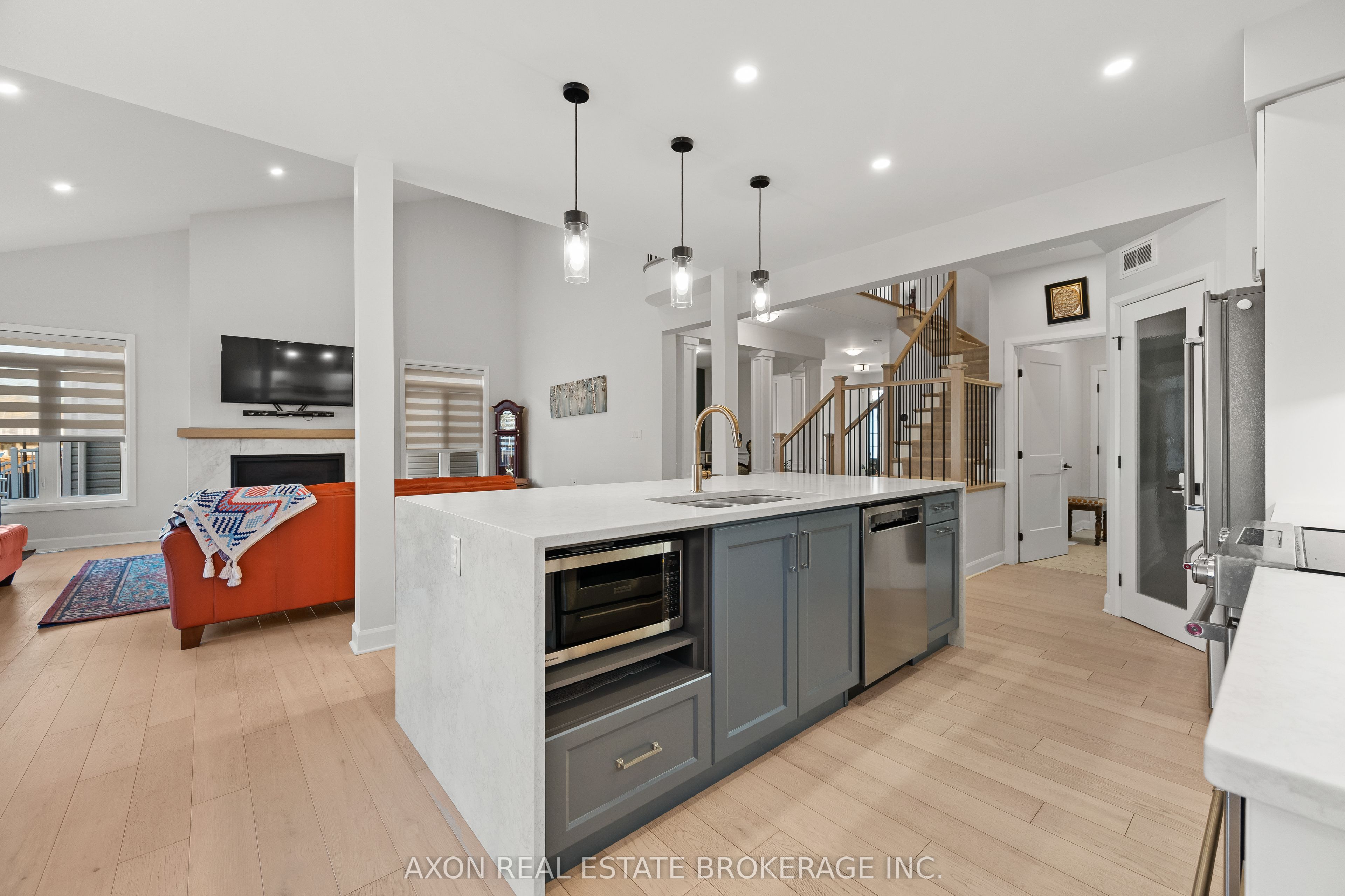 1371 Andersen Drive Property Photo 16