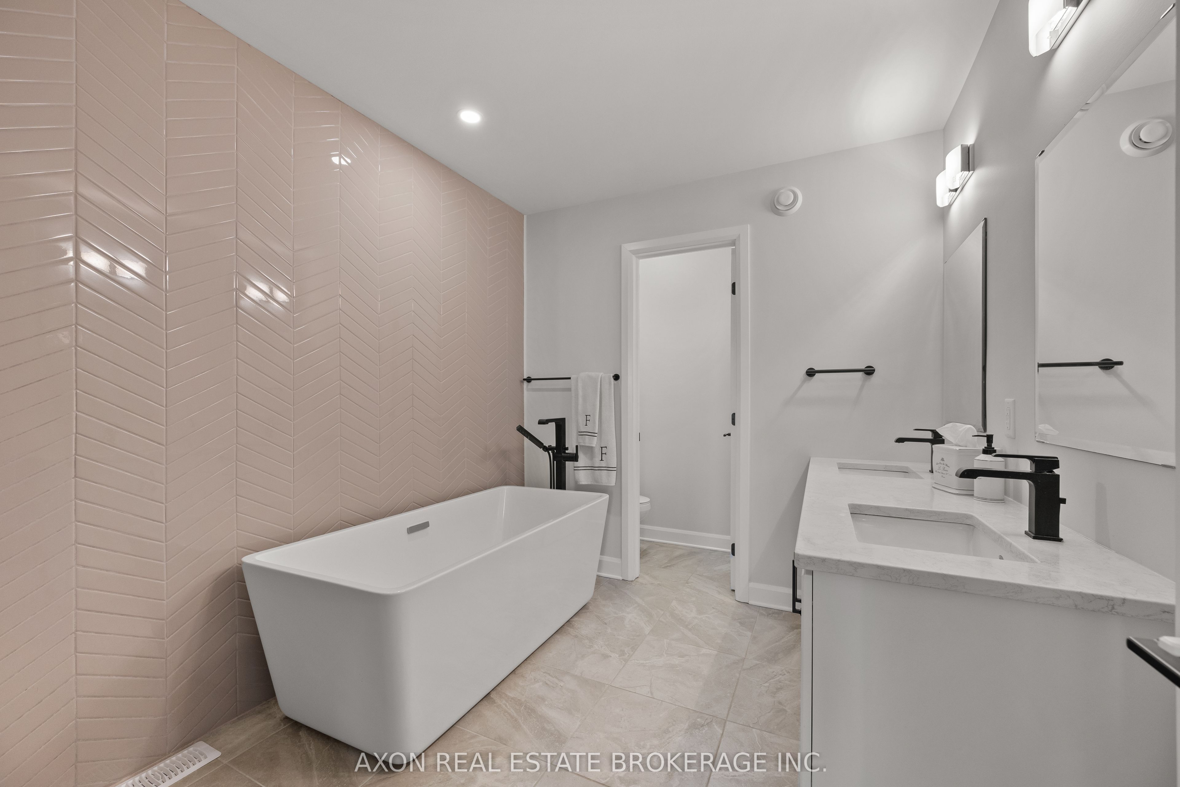1371 Andersen Drive Property Photo 23
