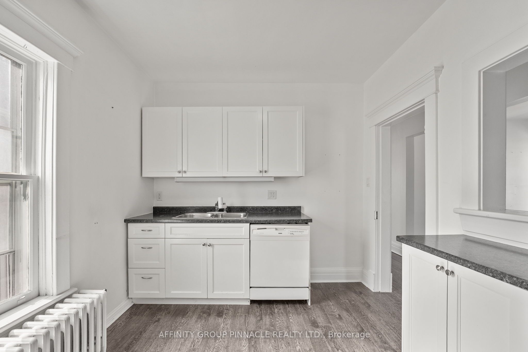 255 Kent Street W Property Photo 33