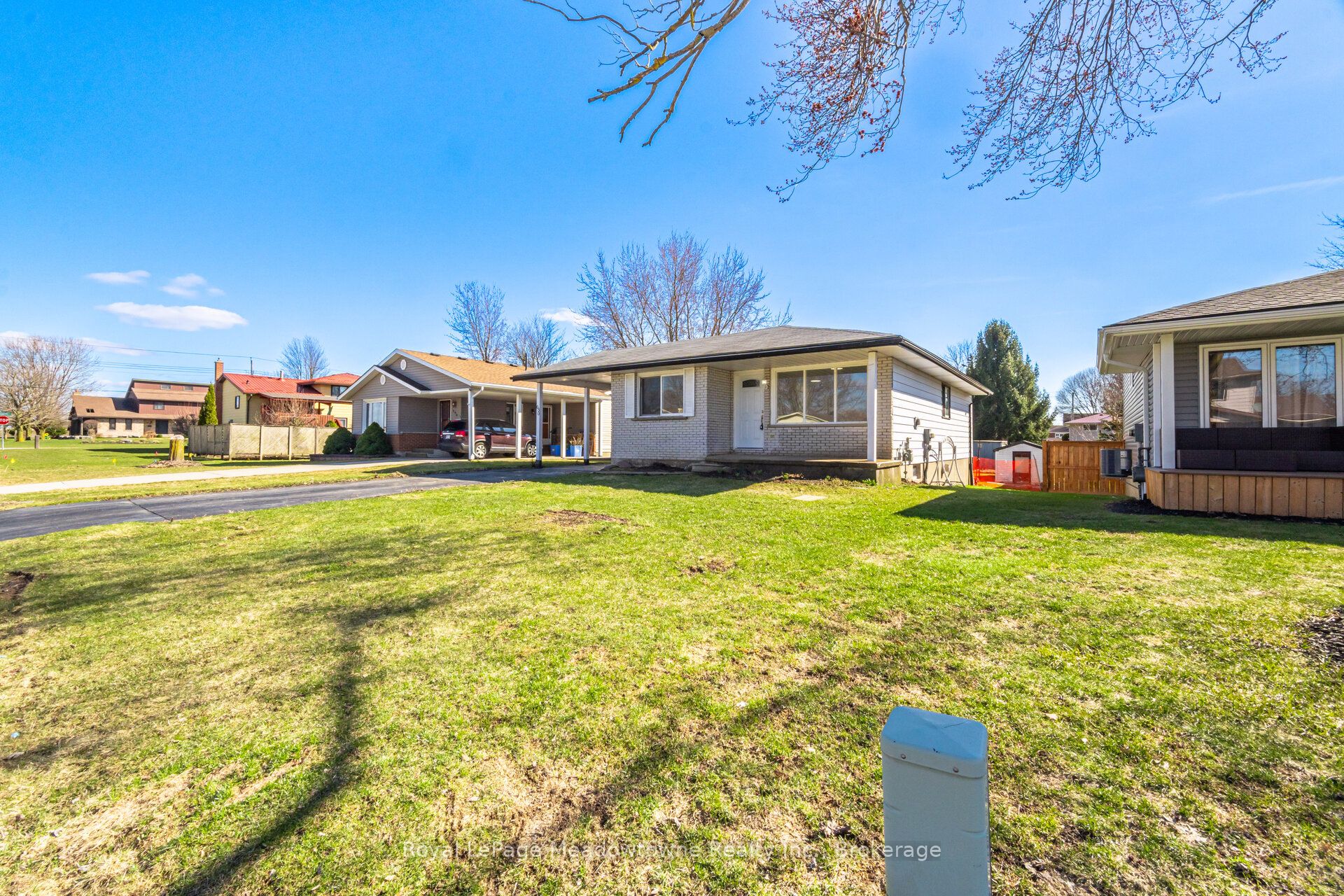 680 Raglan Street Property Photo 3