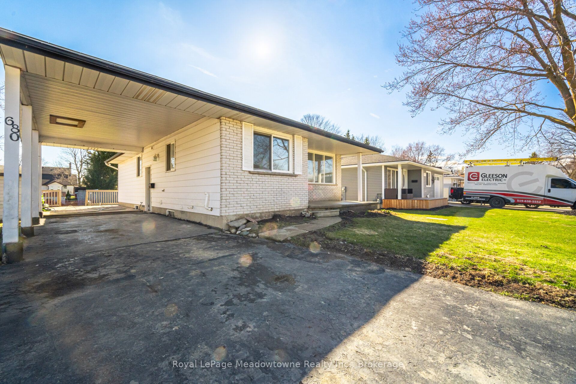 680 Raglan Street Property Photo 5
