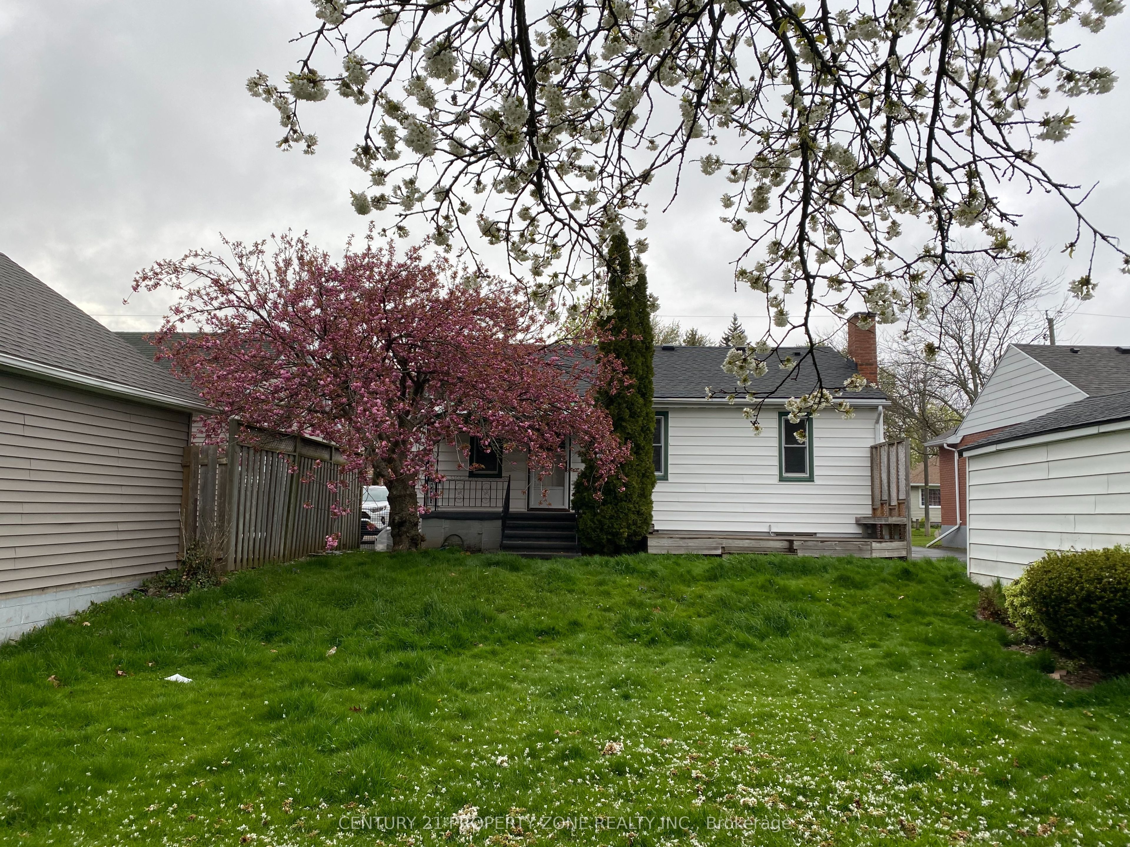 6300 Corwin Crescent Property Photo 2