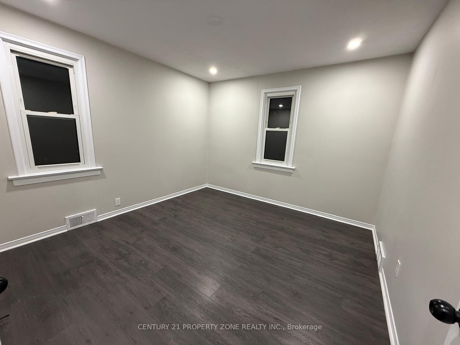 6300 Corwin Crescent Property Photo 6