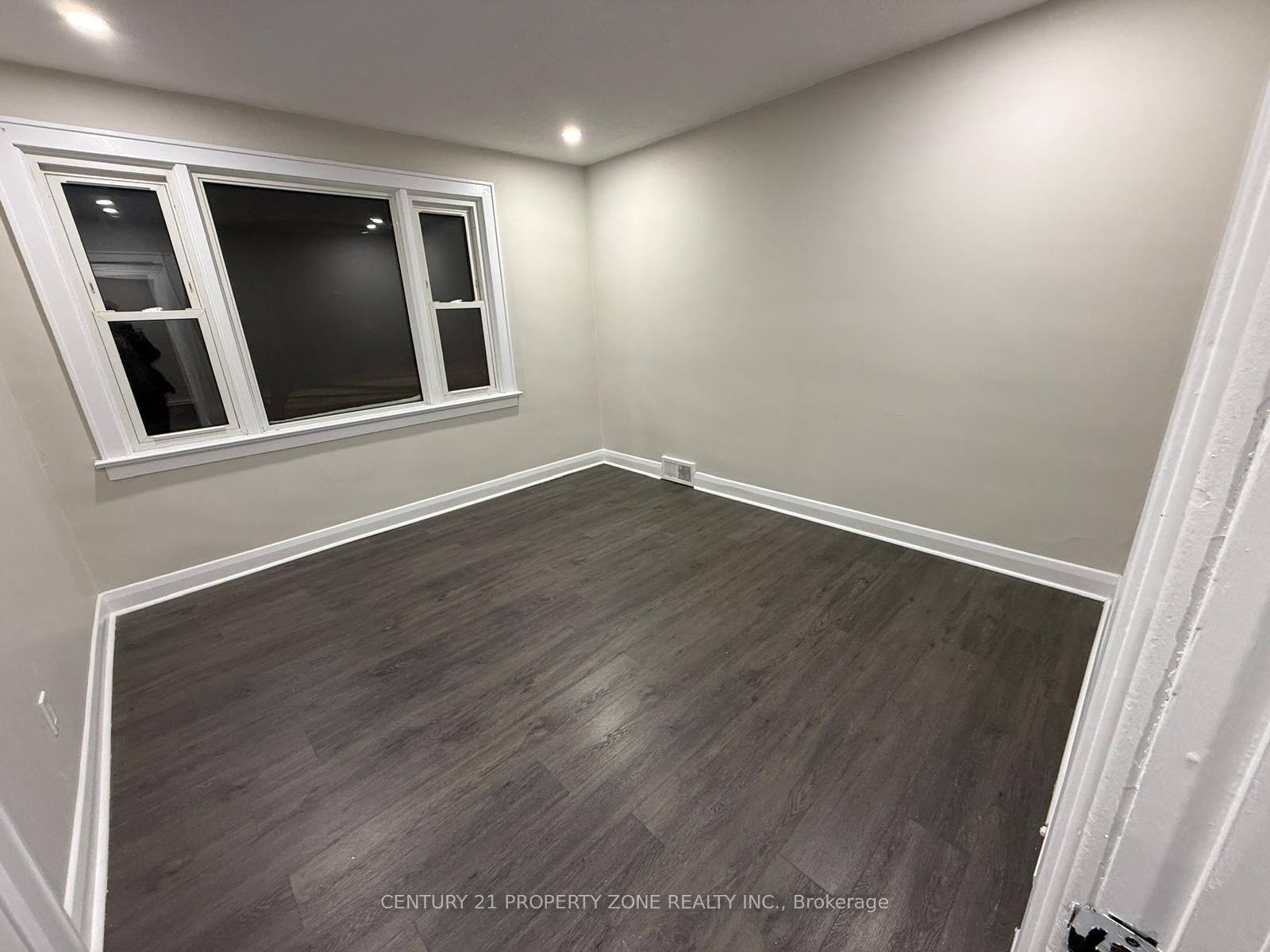 6300 Corwin Crescent Property Photo 7