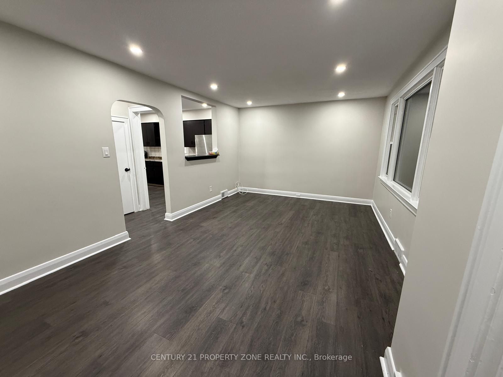 6300 Corwin Crescent Property Photo 9