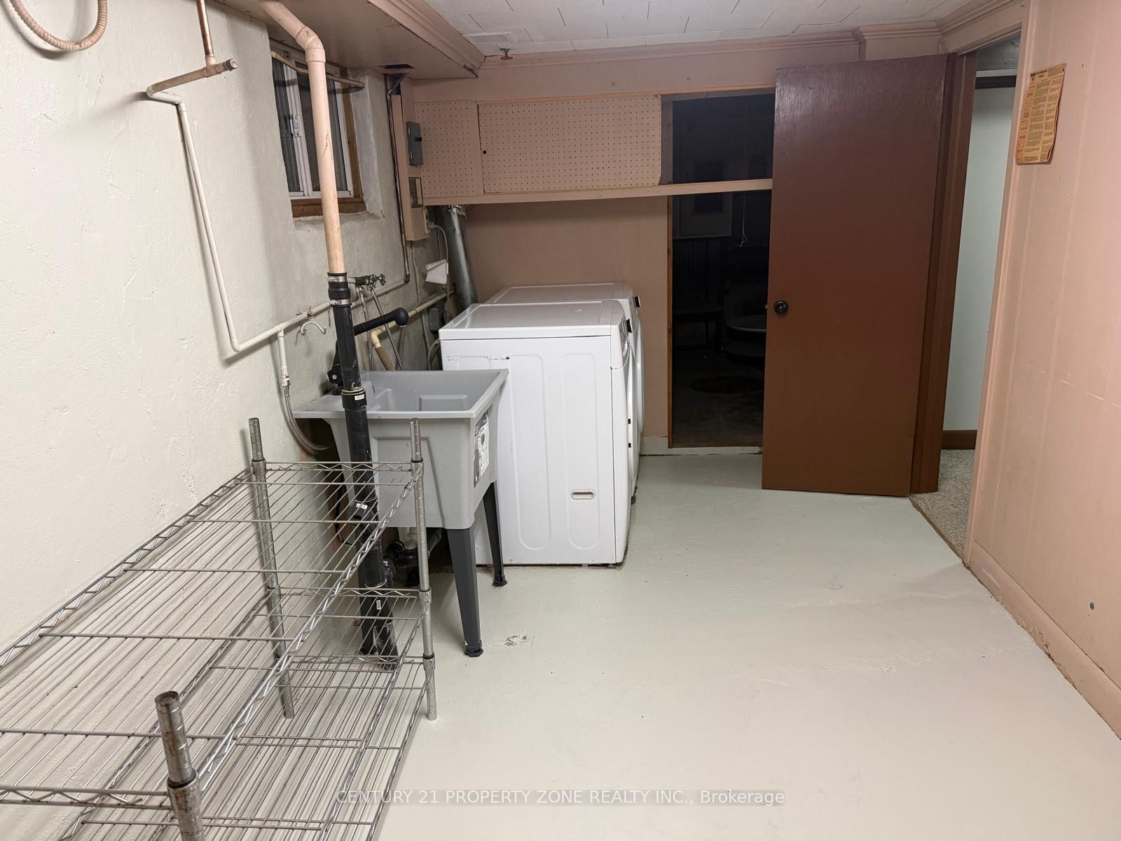 6300 Corwin Crescent Property Photo 11