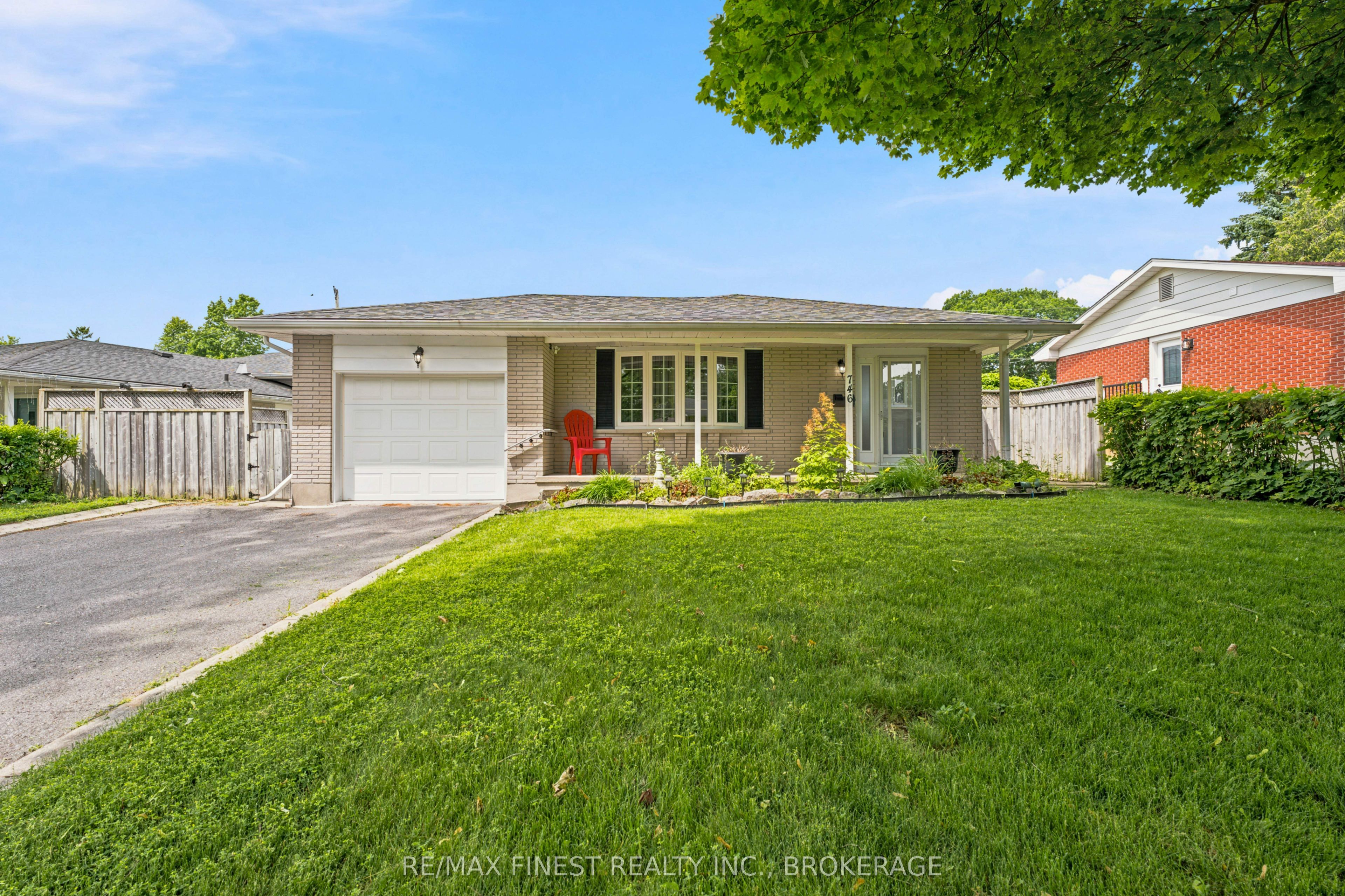 746 Laidlaw Crescent Property Photo 2