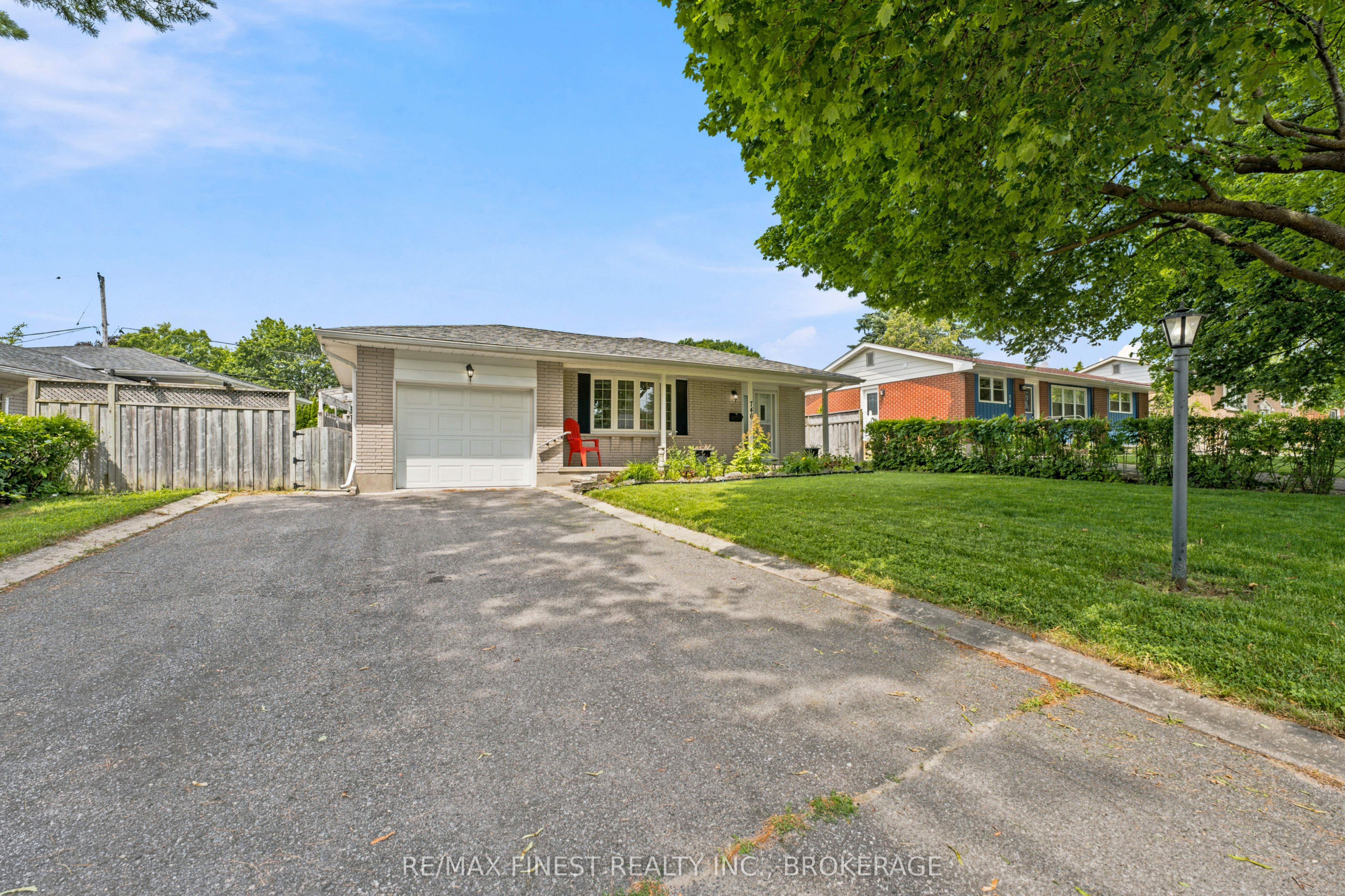 746 Laidlaw Crescent Property Photo 3