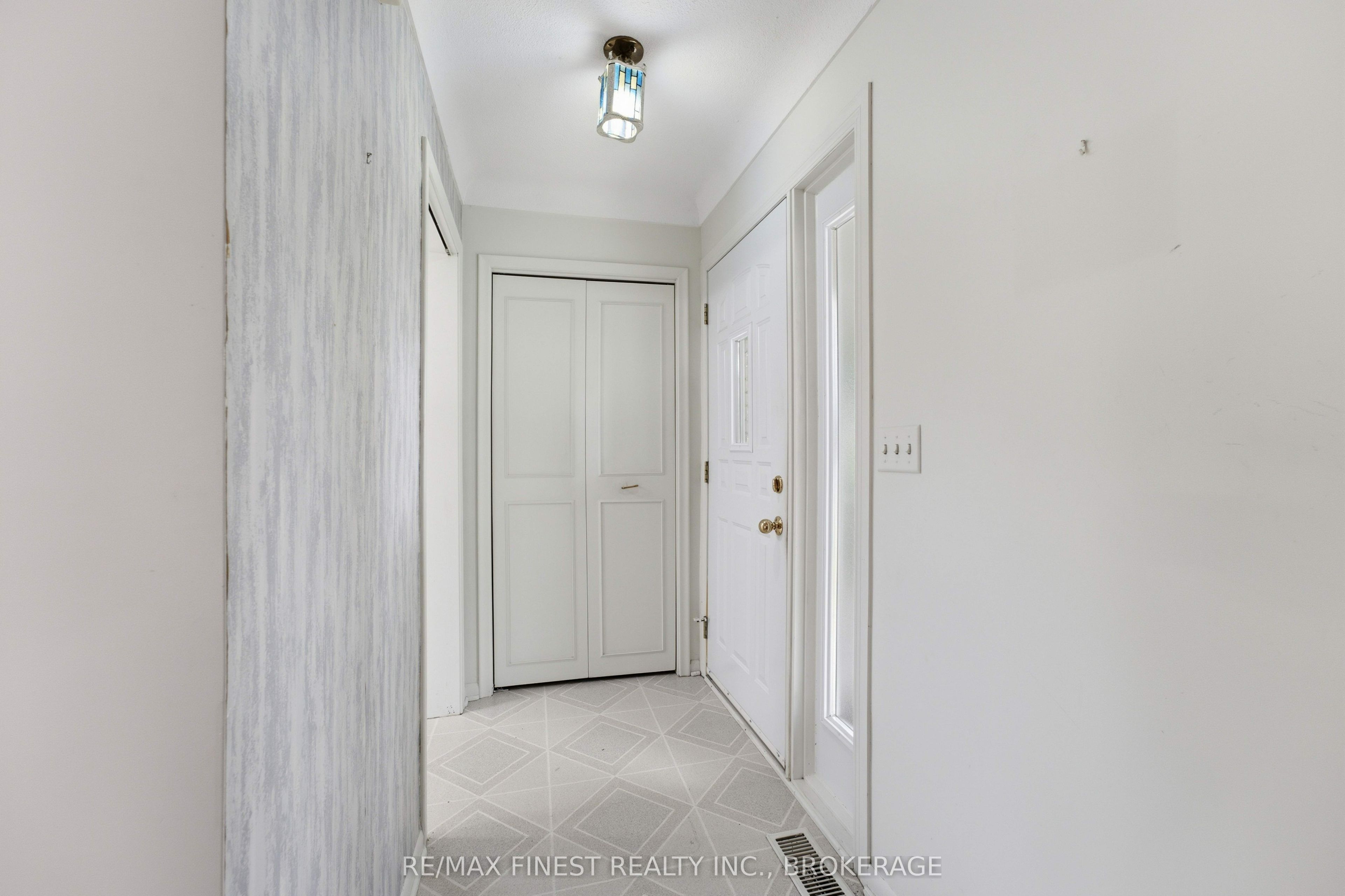 746 Laidlaw Crescent Property Photo 5