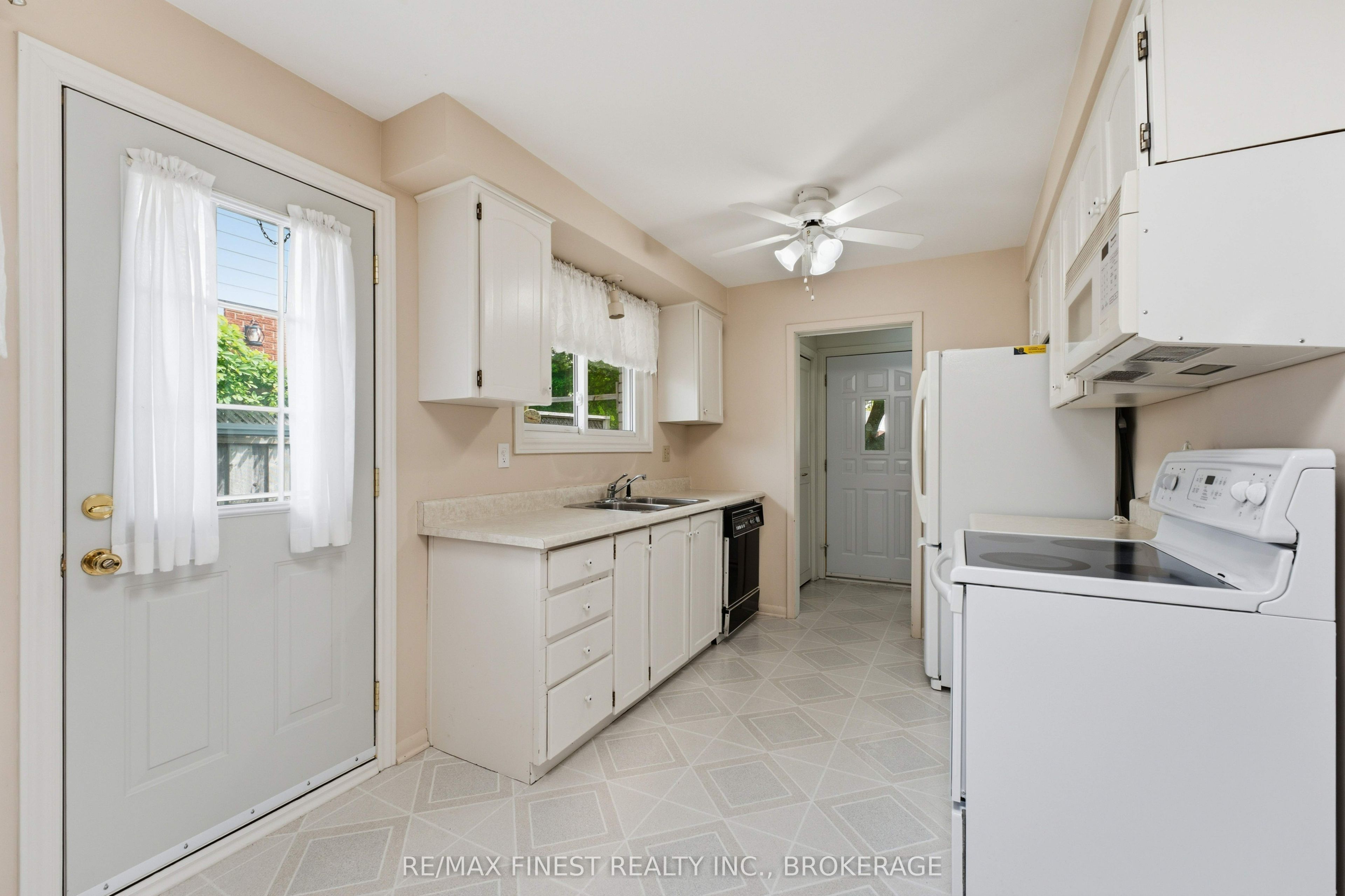 746 Laidlaw Crescent Property Photo 10