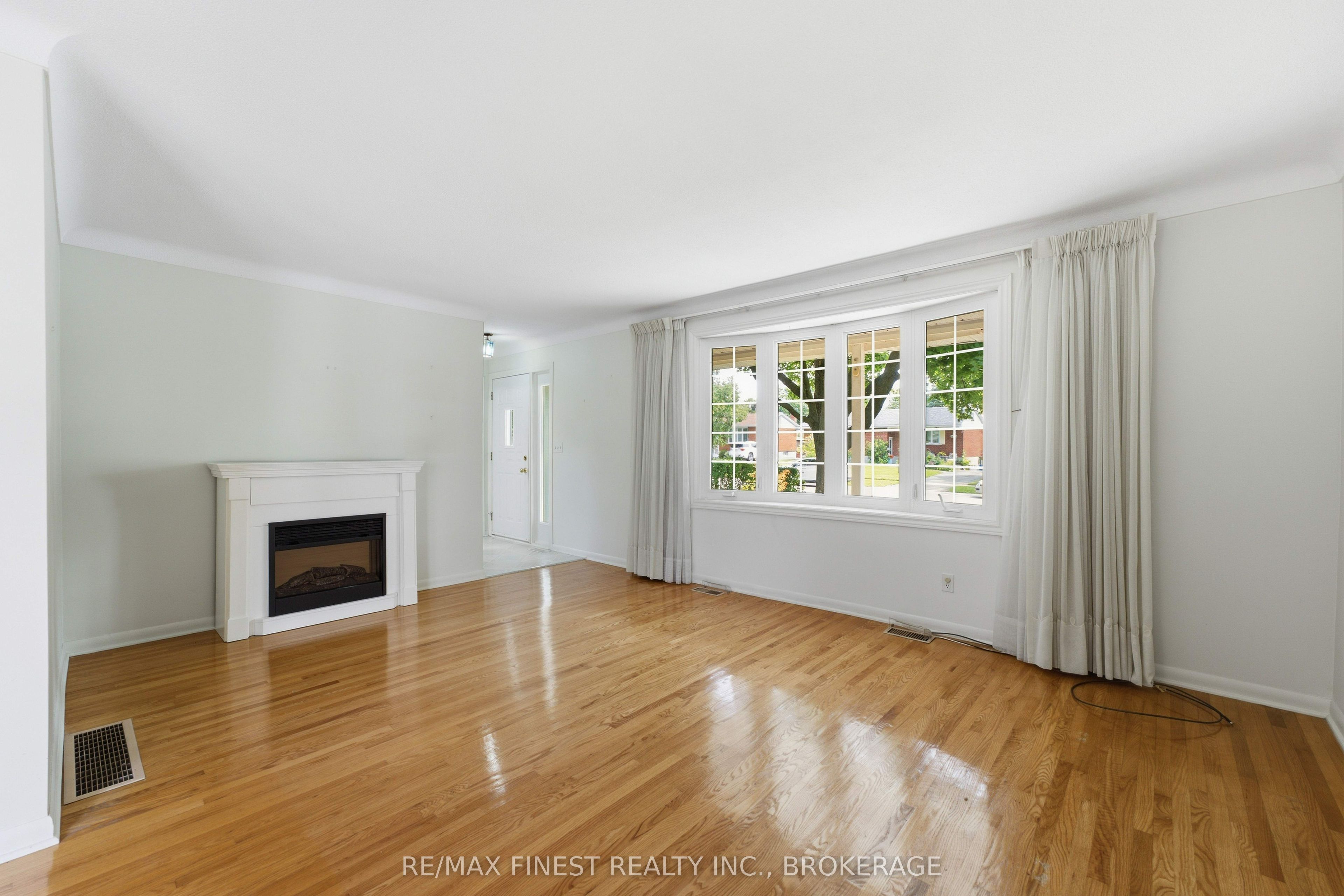 746 Laidlaw Crescent Property Photo 12