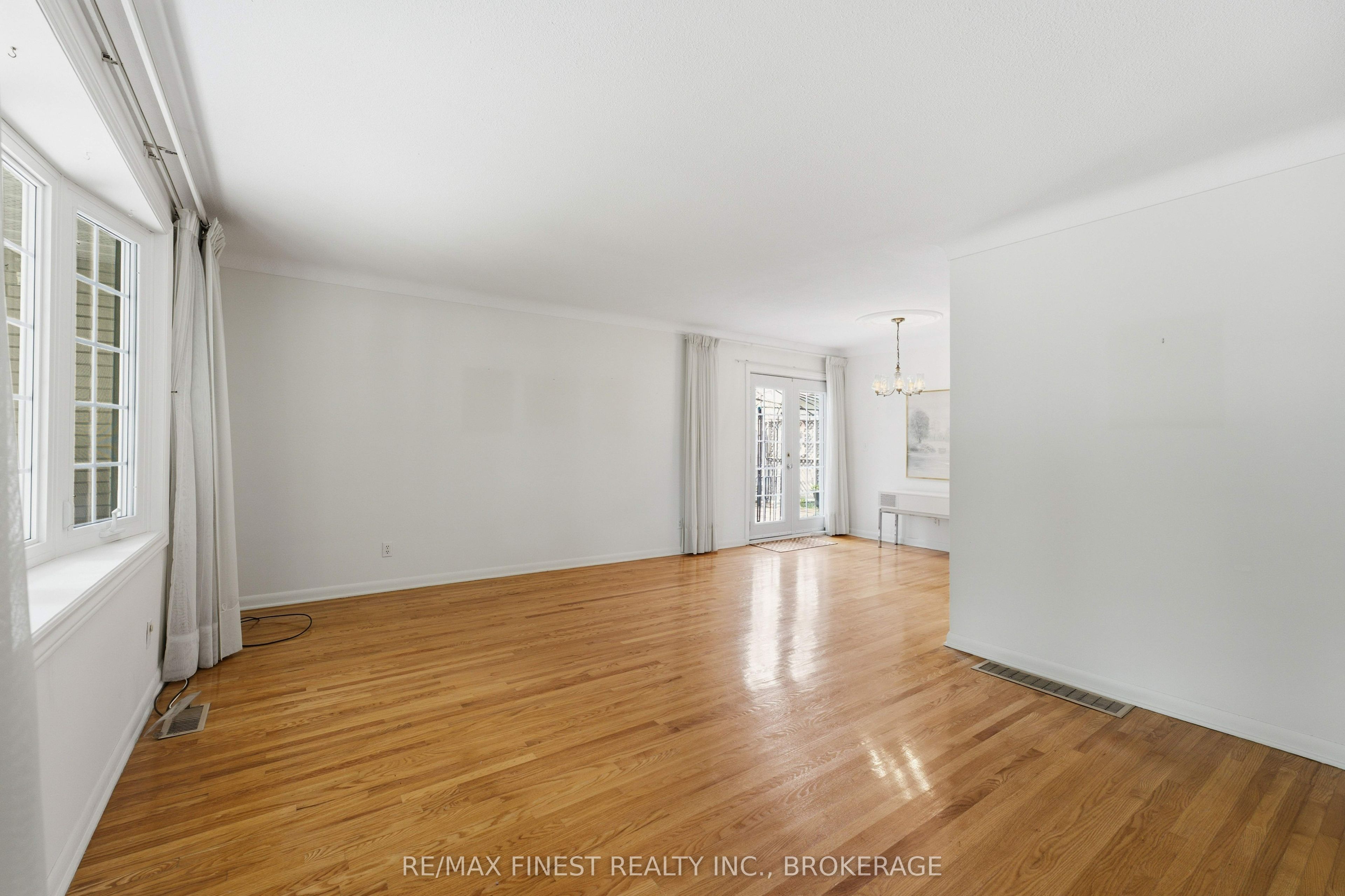 746 Laidlaw Crescent Property Photo 14