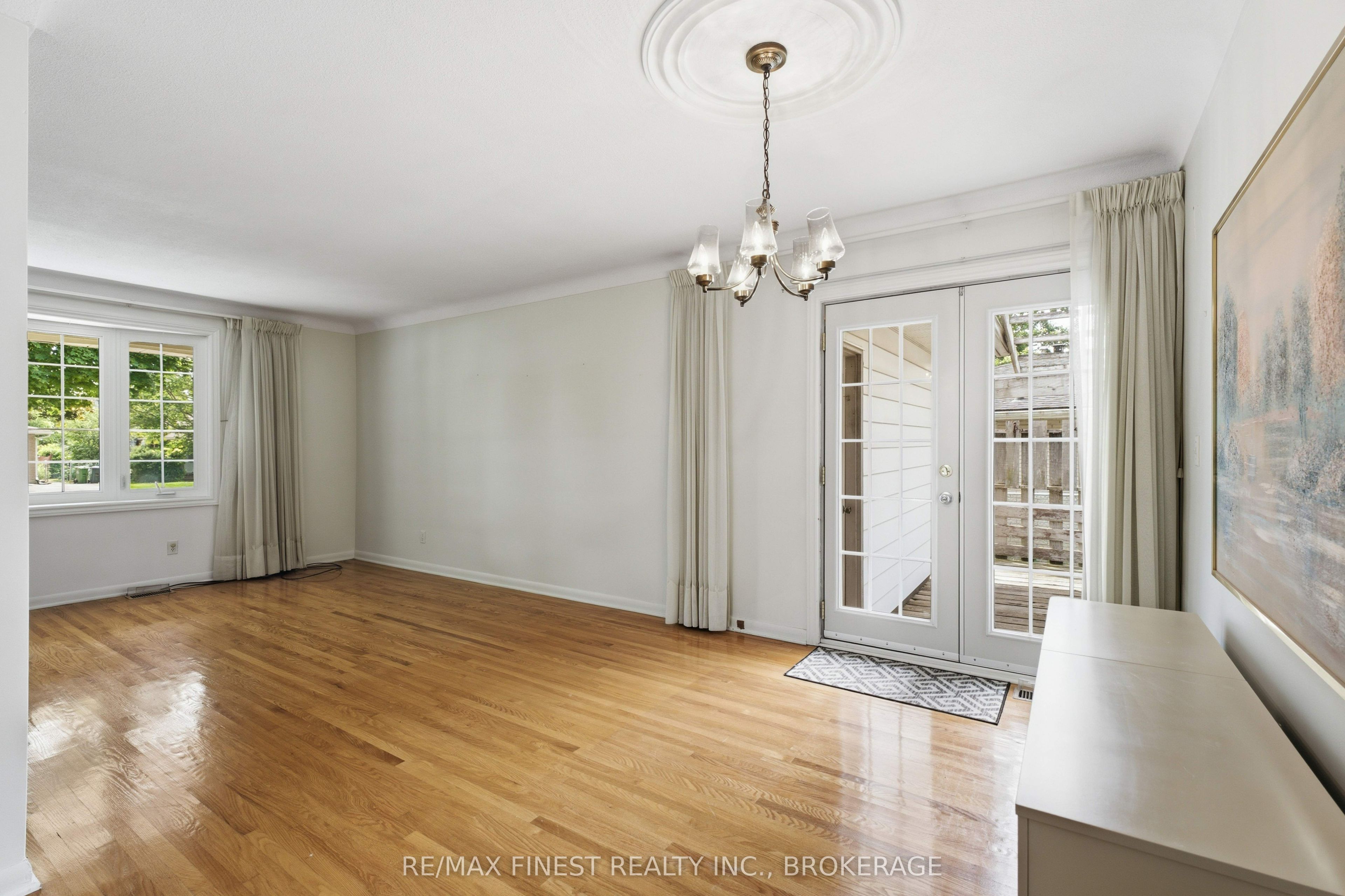 746 Laidlaw Crescent Property Photo 17