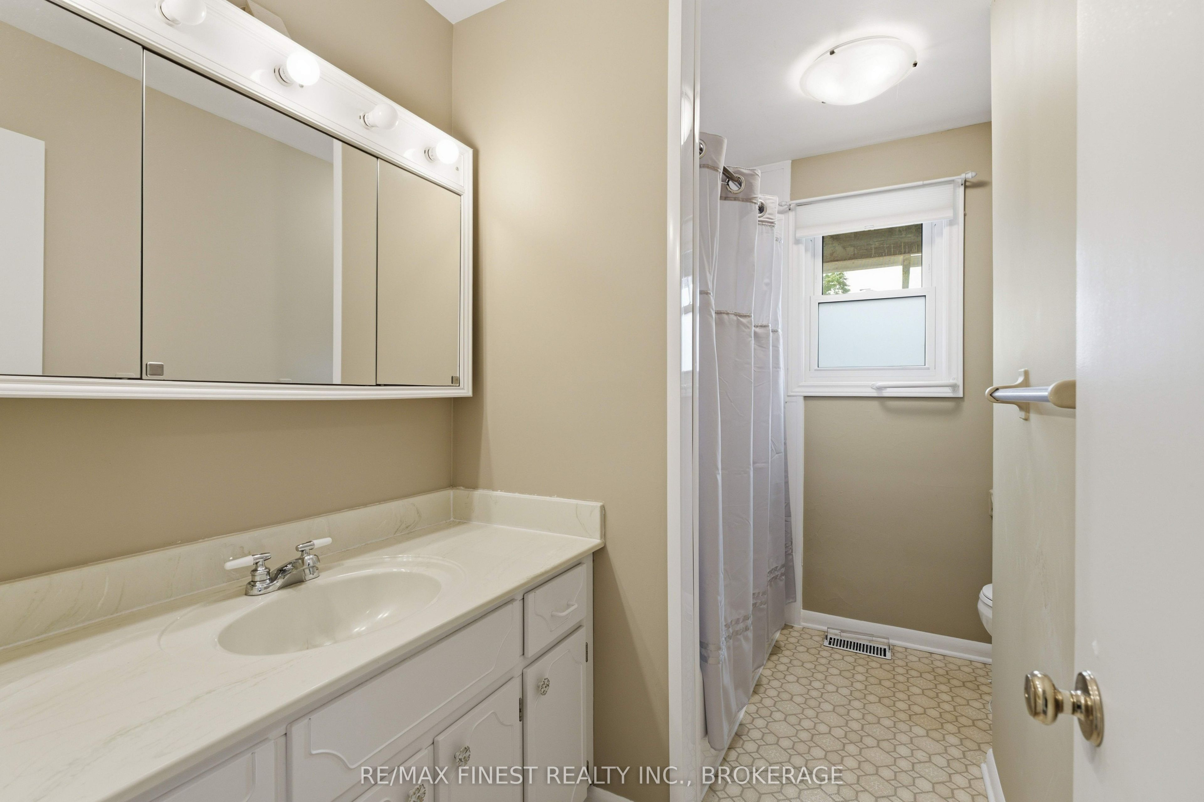 746 Laidlaw Crescent Property Photo 19