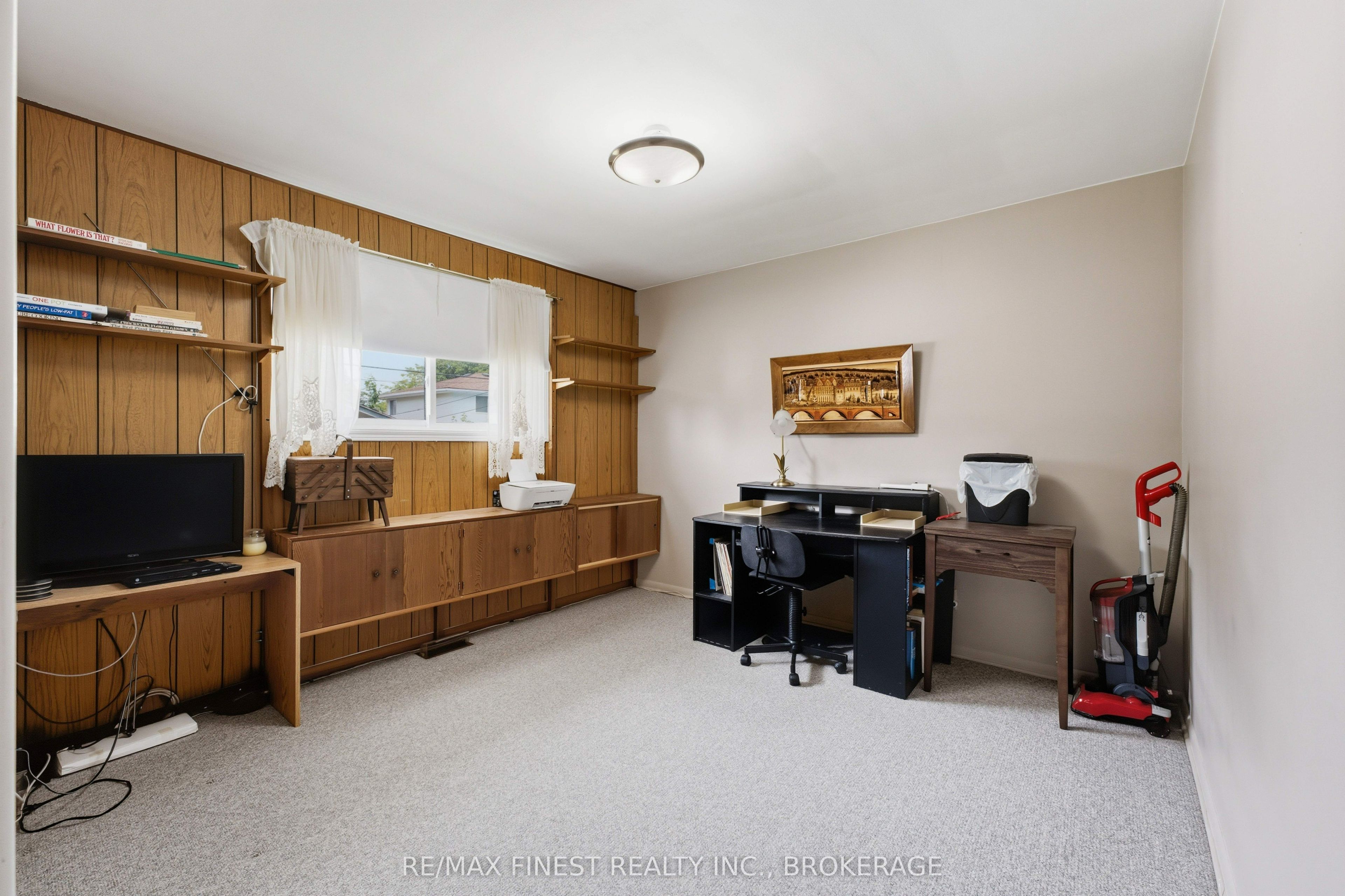 746 Laidlaw Crescent Property Photo 23