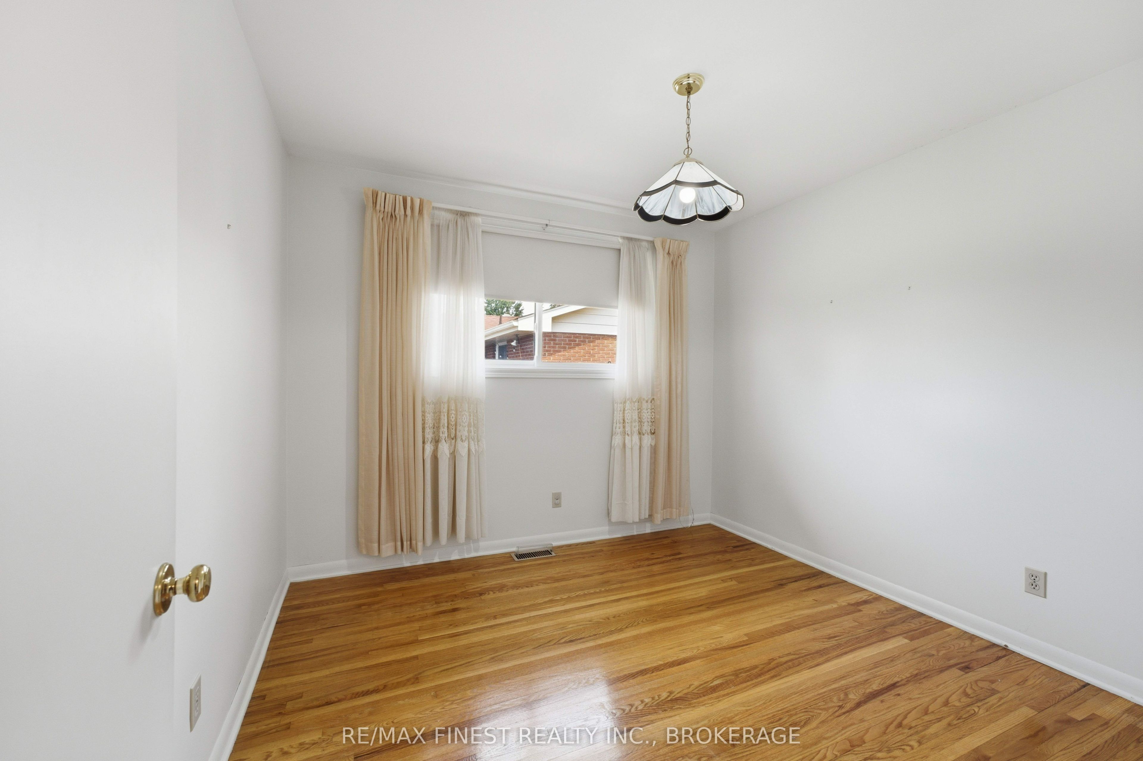746 Laidlaw Crescent Property Photo 26