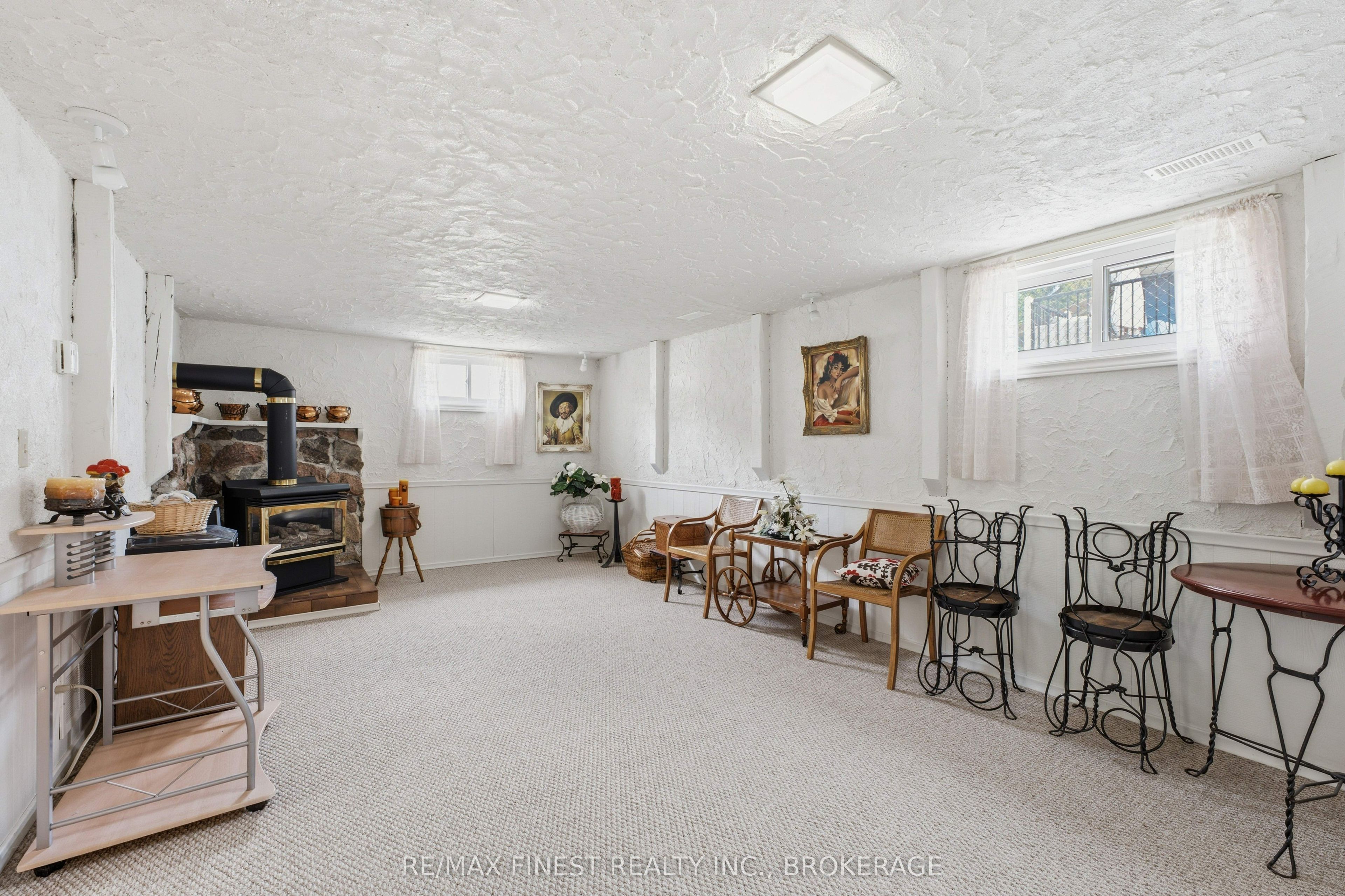 746 Laidlaw Crescent Property Photo 28