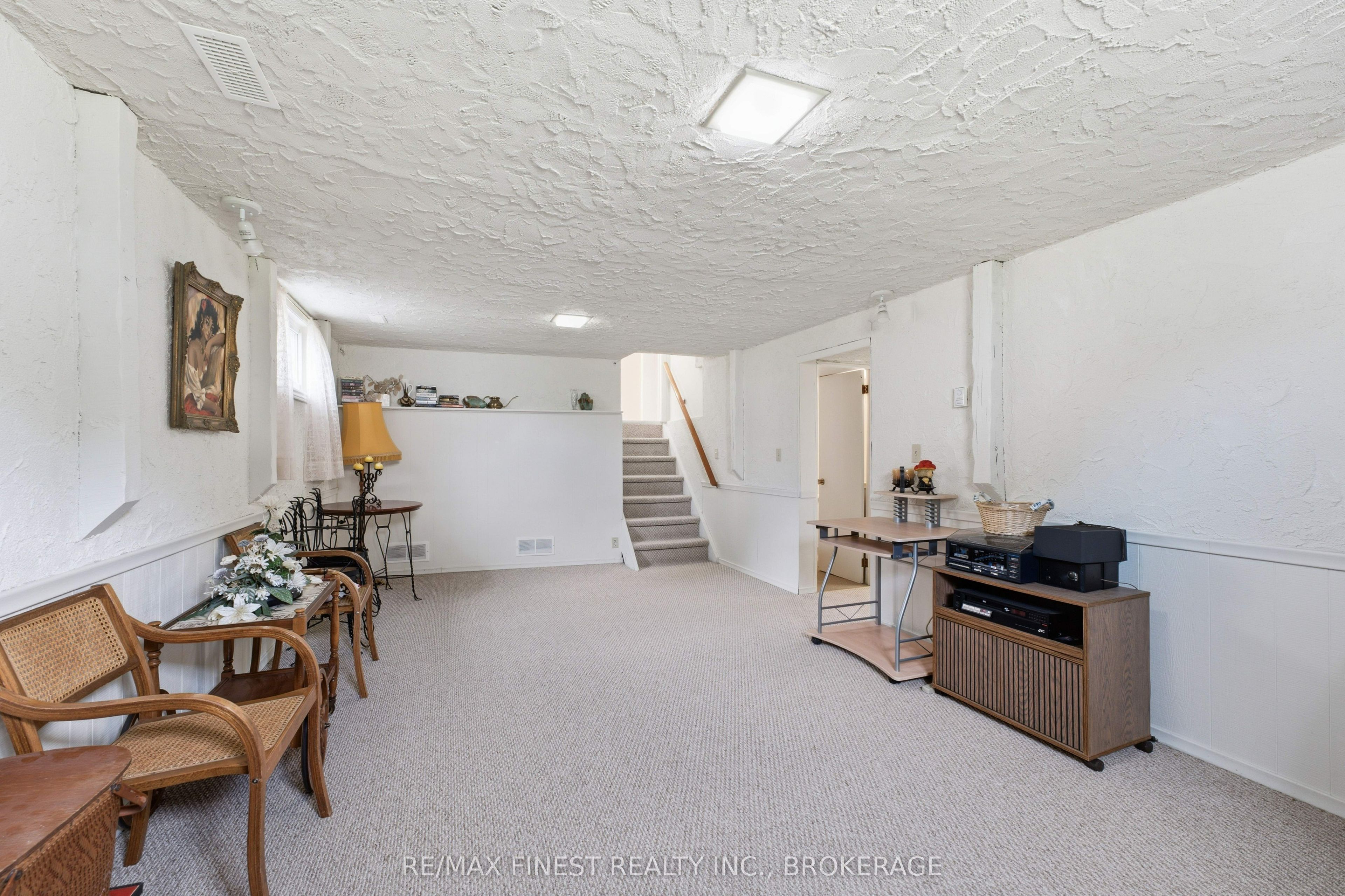 746 Laidlaw Crescent Property Photo 29