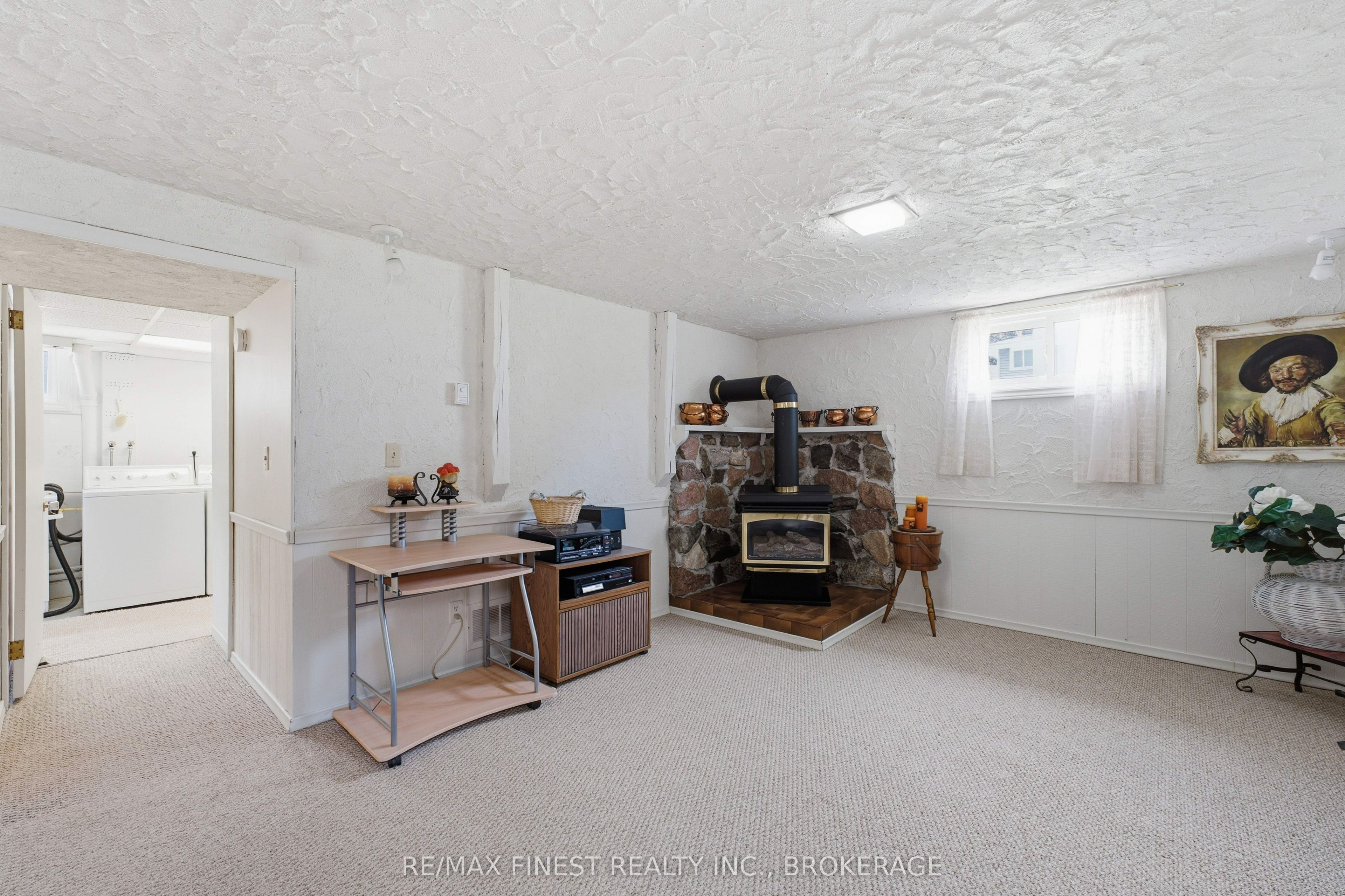 746 Laidlaw Crescent Property Photo 30