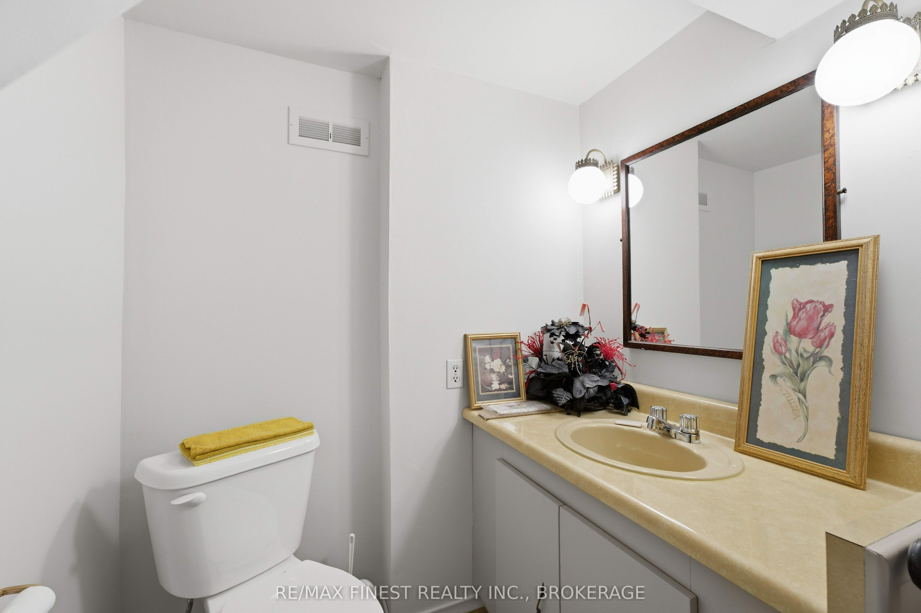 746 Laidlaw Crescent Property Photo 31