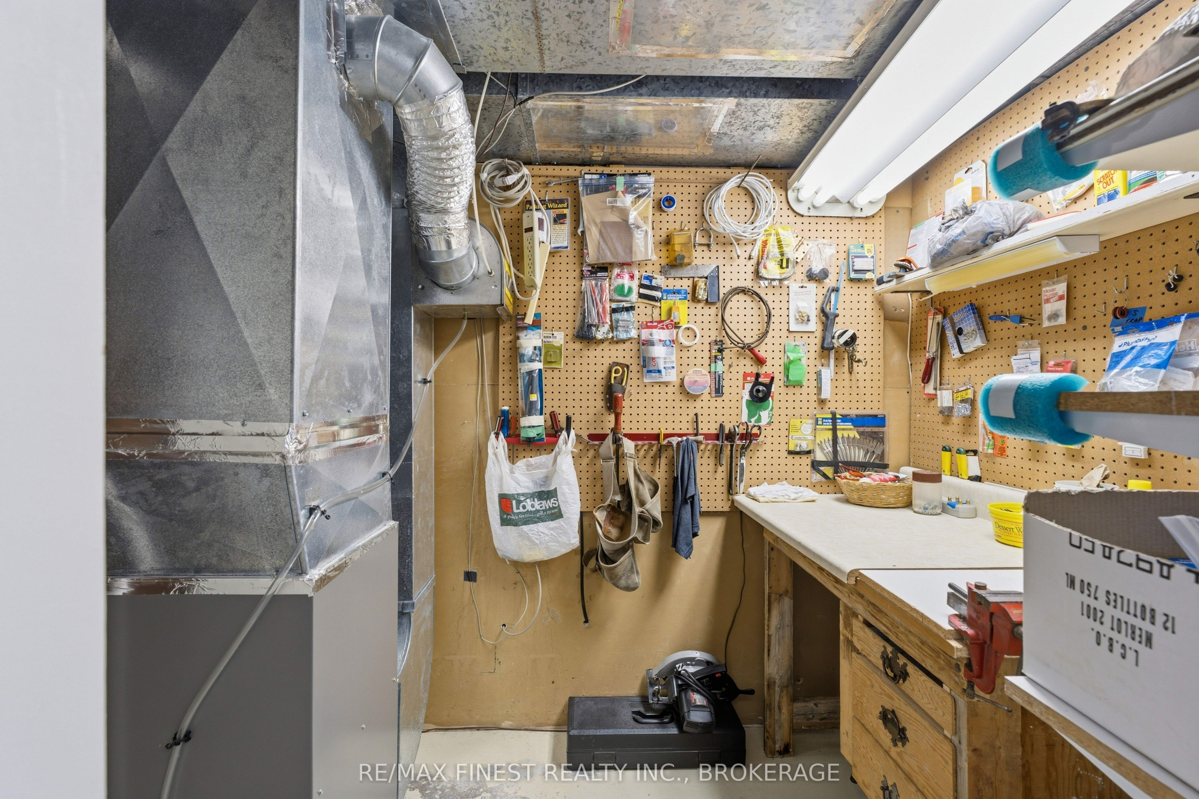 746 Laidlaw Crescent Property Photo 34