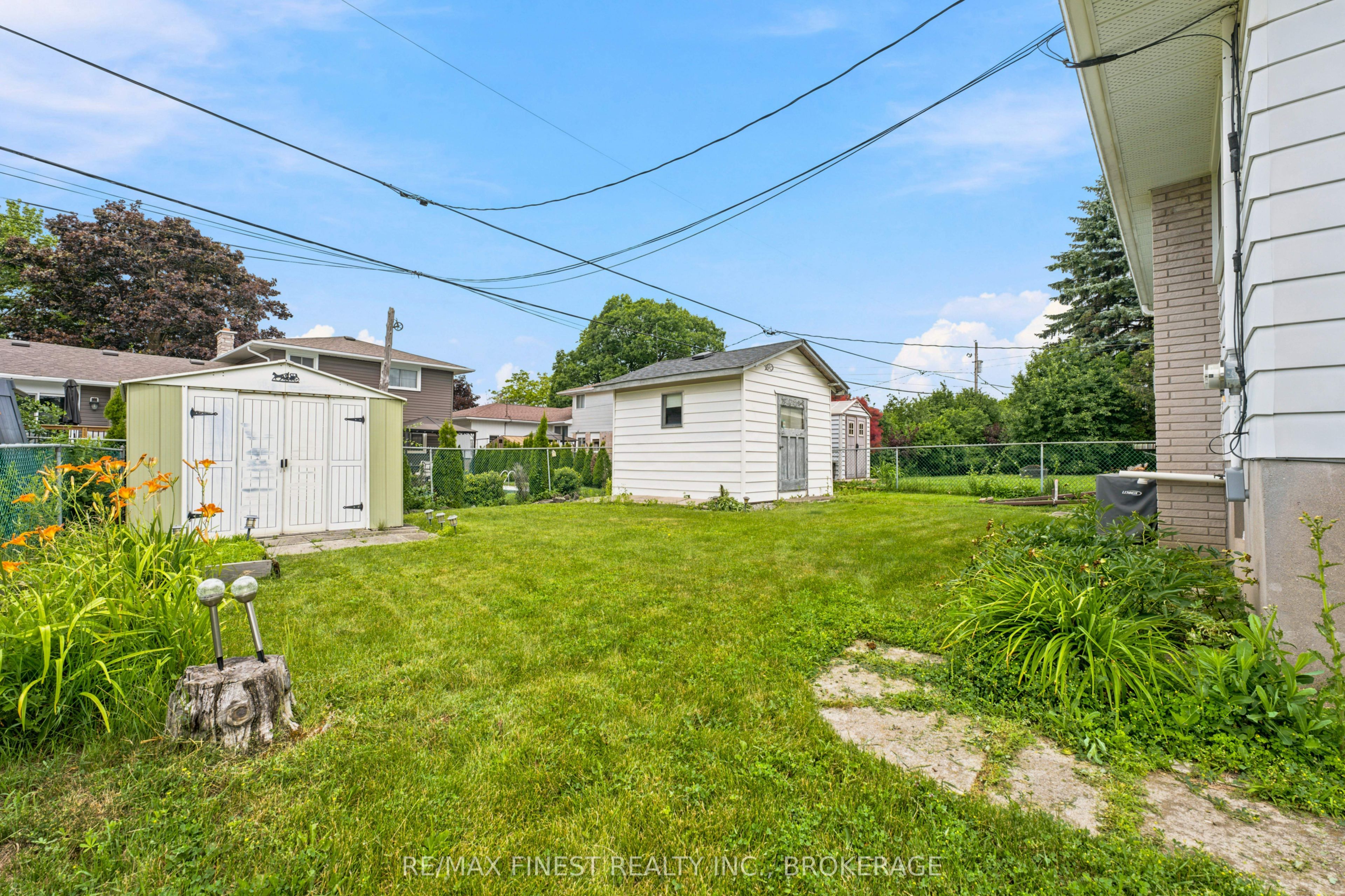 746 Laidlaw Crescent Property Photo 38
