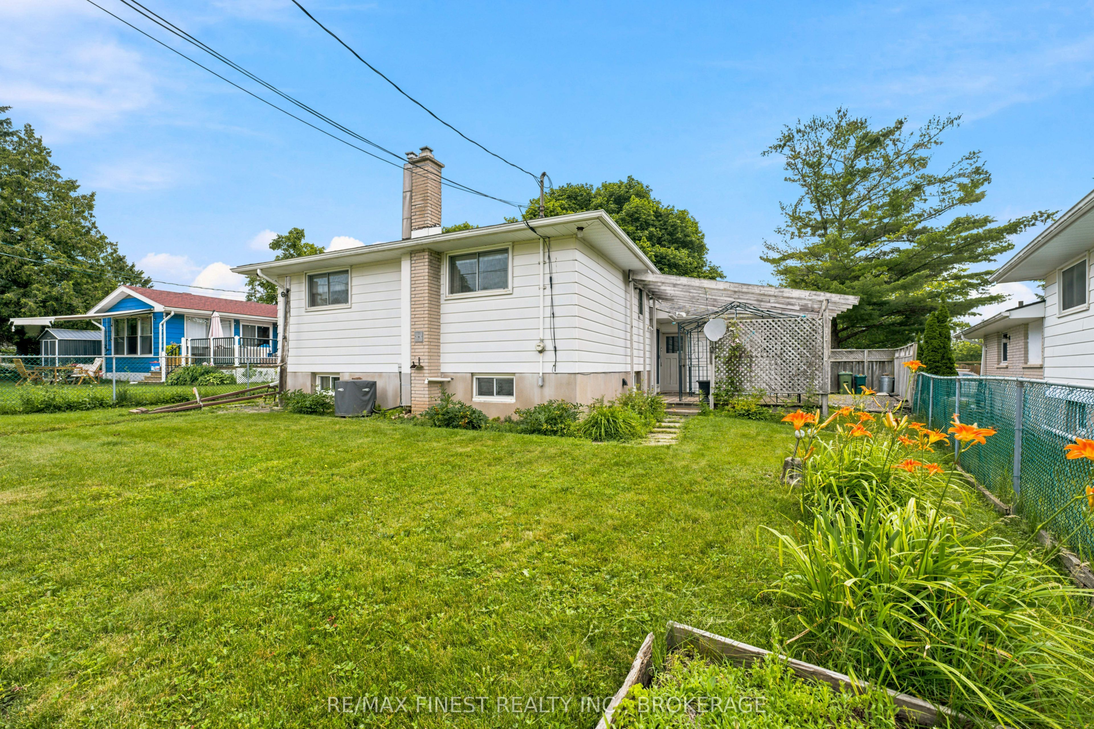 746 Laidlaw Crescent Property Photo 39