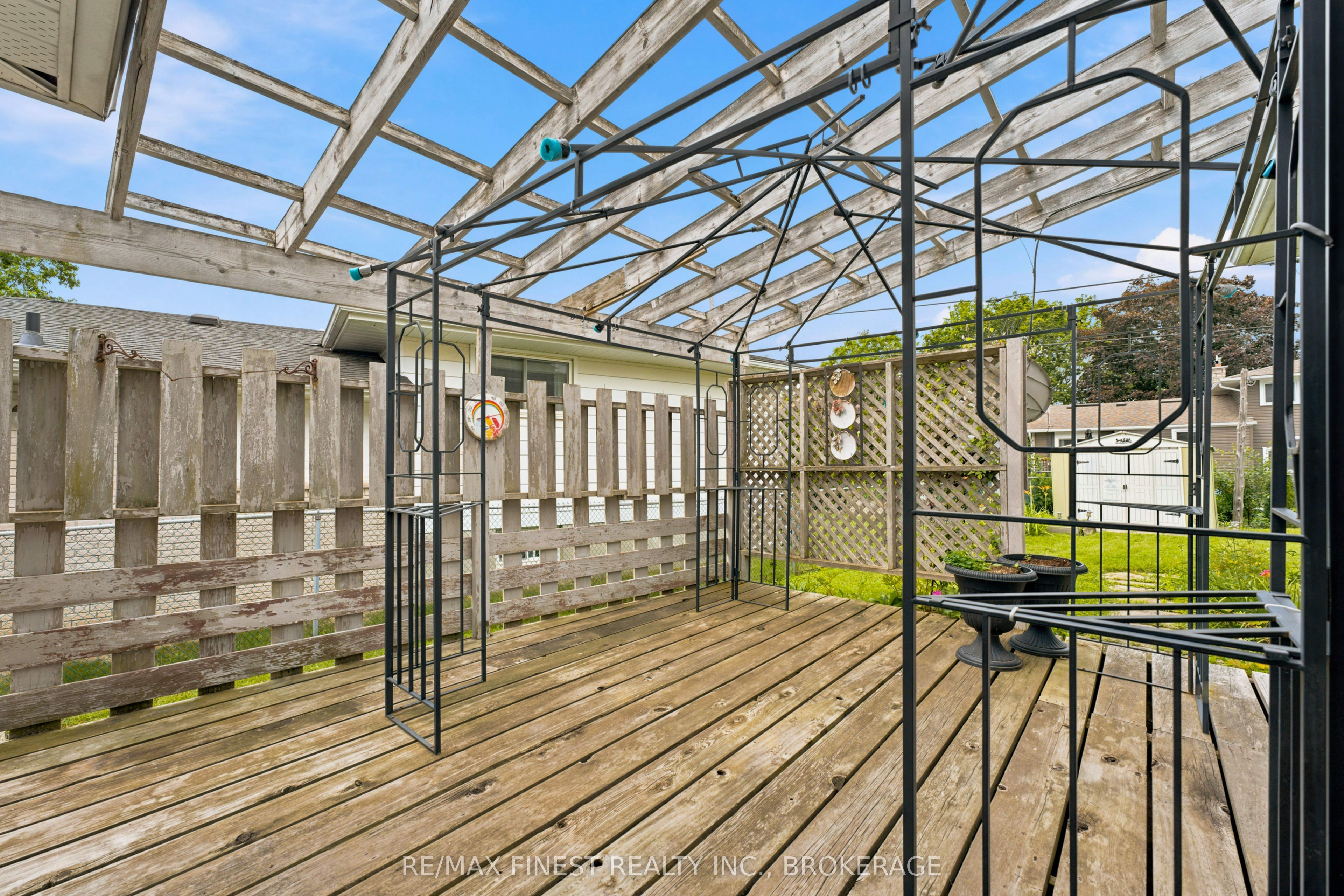746 Laidlaw Crescent Property Photo 40