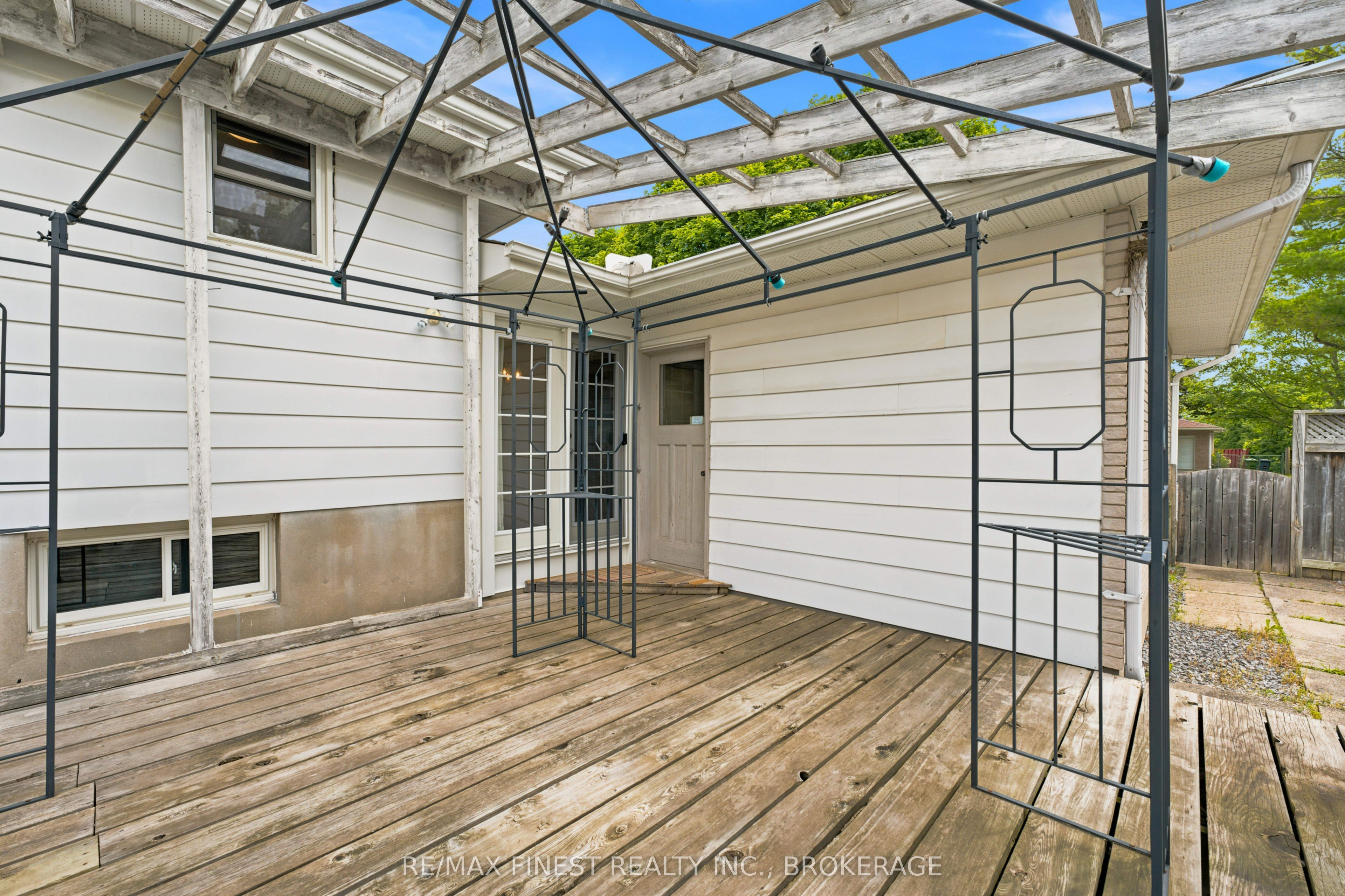 746 Laidlaw Crescent Property Photo 41