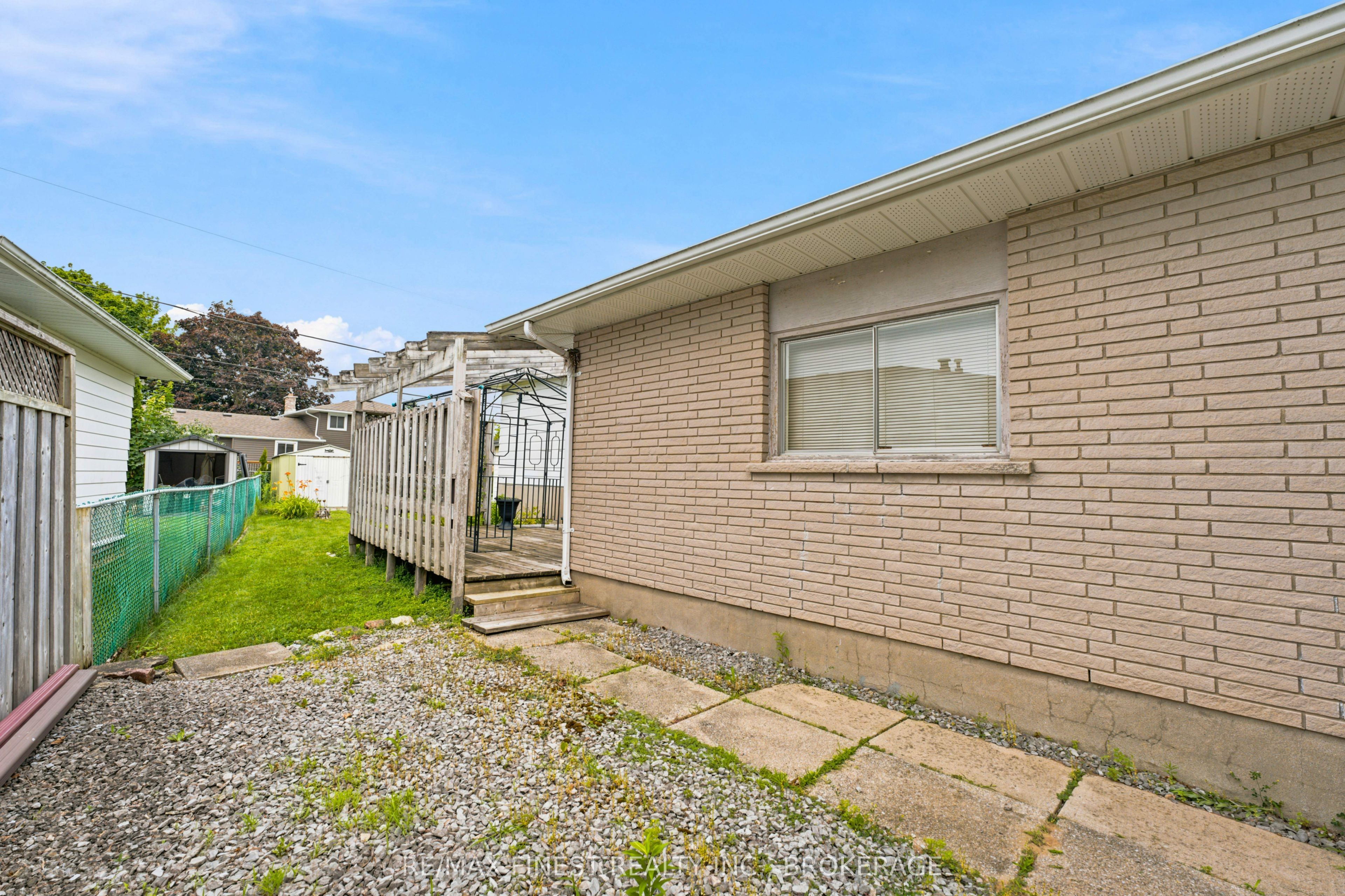 746 Laidlaw Crescent Property Photo 42