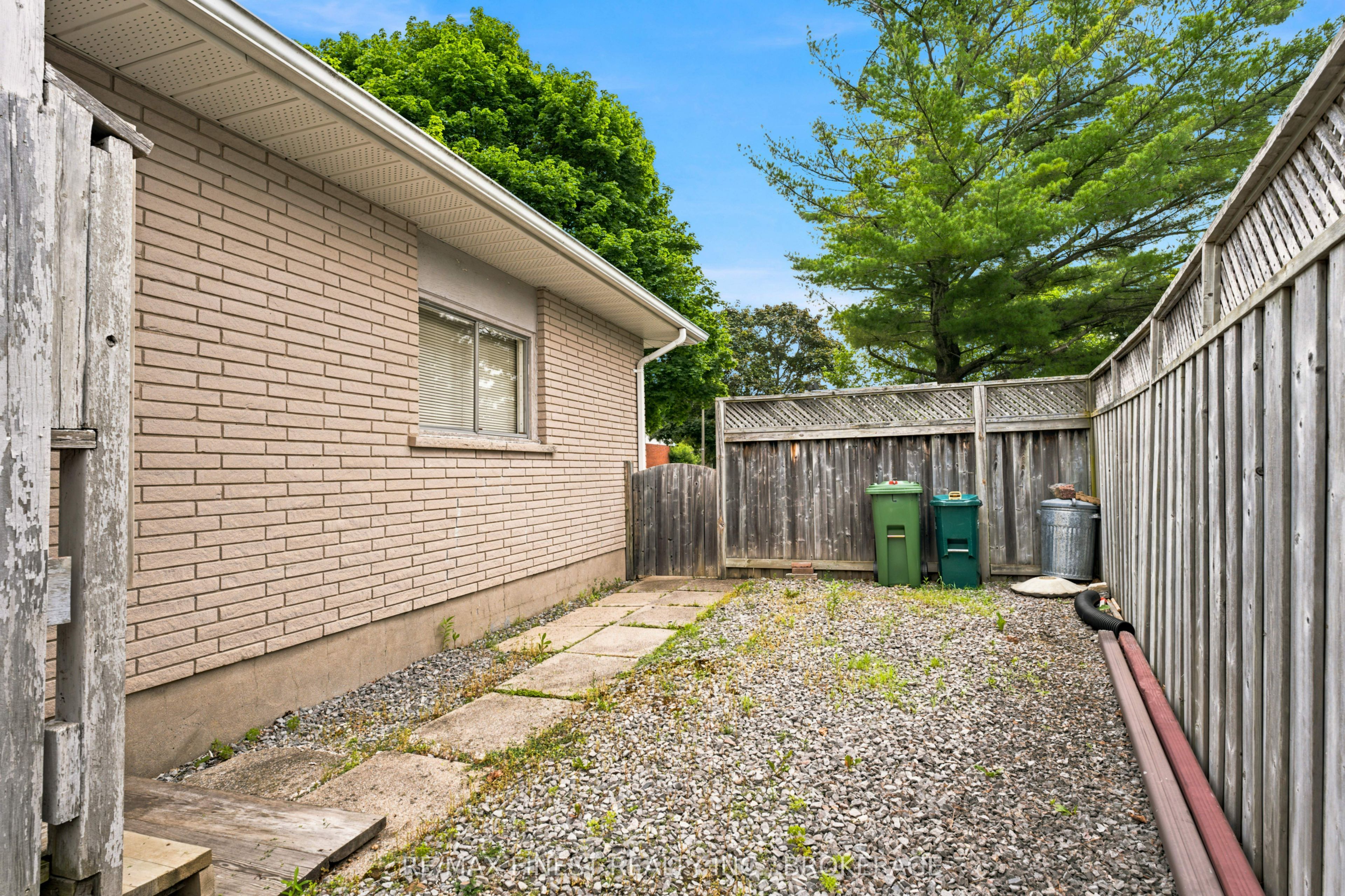 746 Laidlaw Crescent Property Photo 43