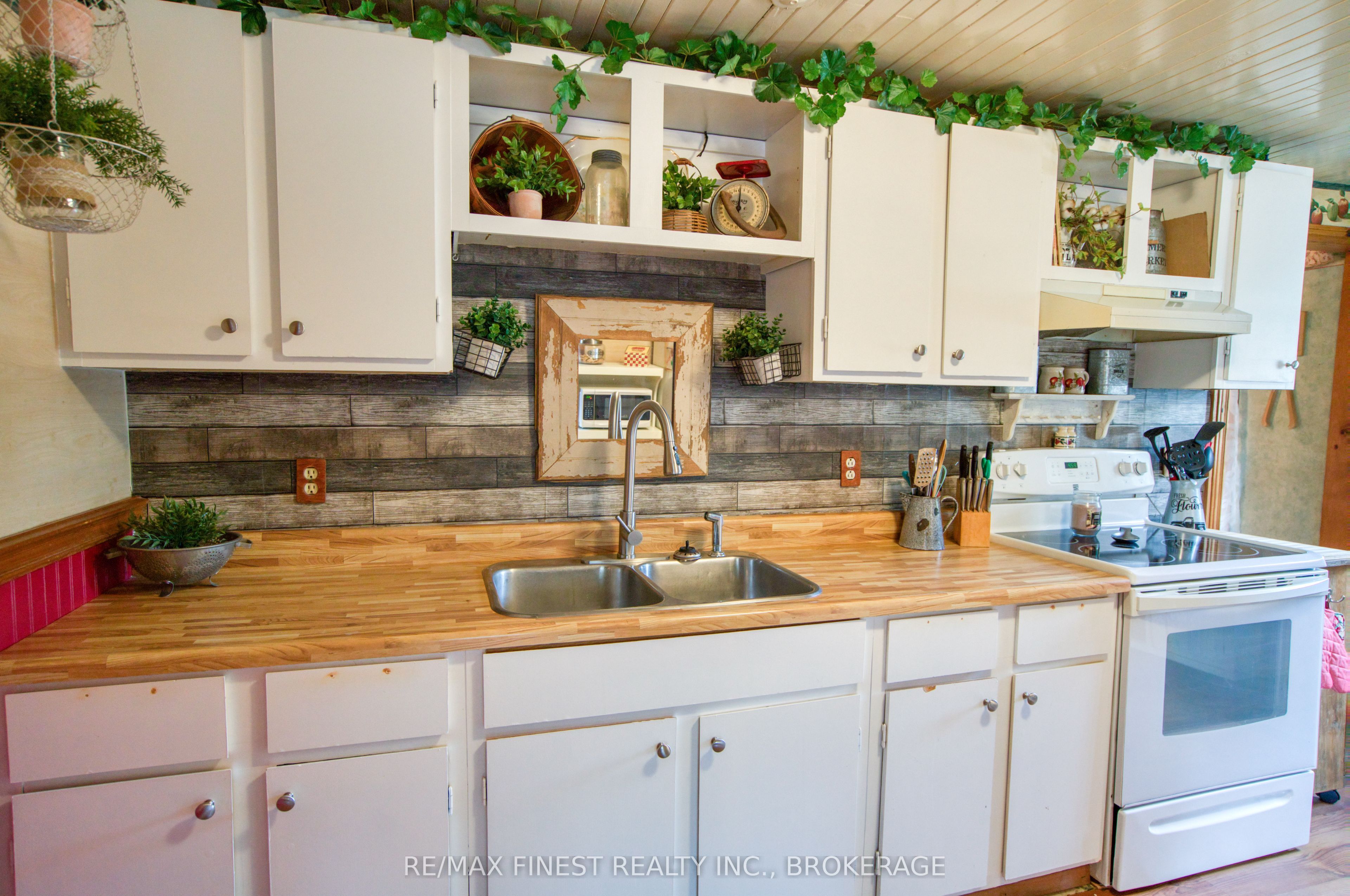 11621 Road 38 Property Photo 8