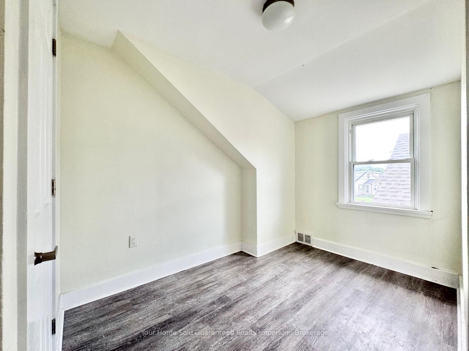 232 Grantham Avenue Upper Property Photo 6