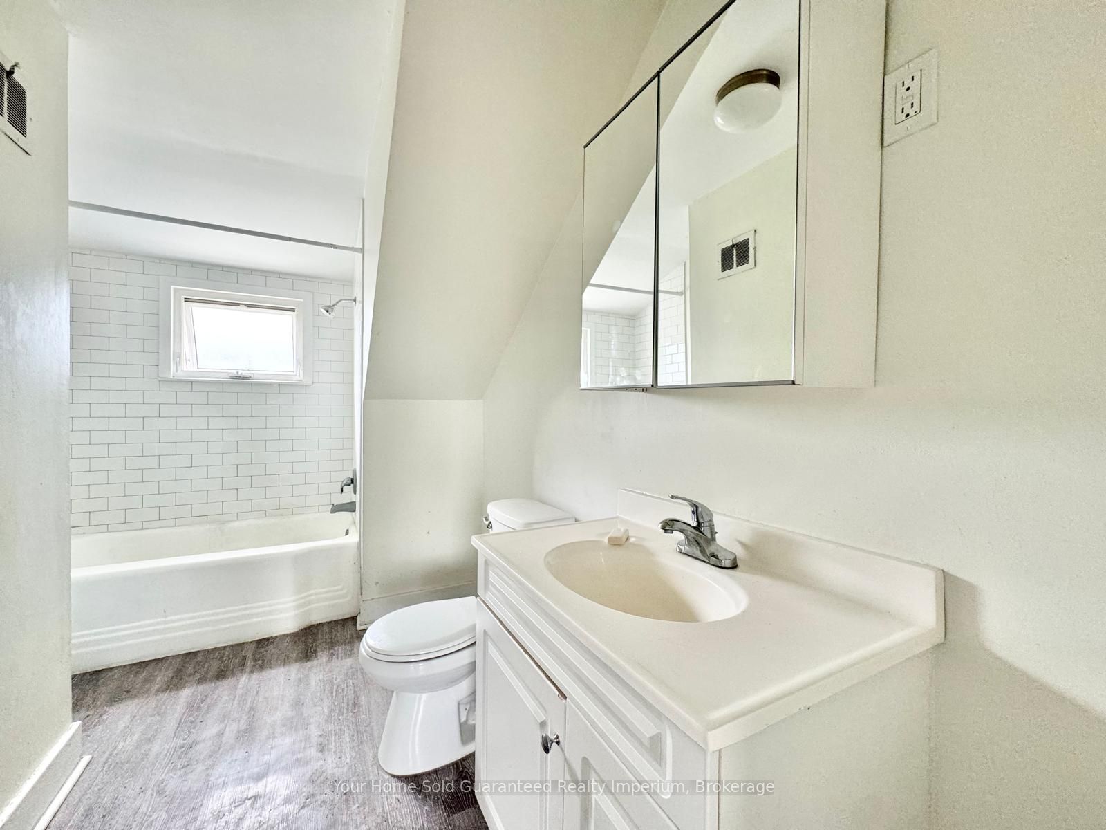 232 Grantham Avenue Upper Property Photo 8