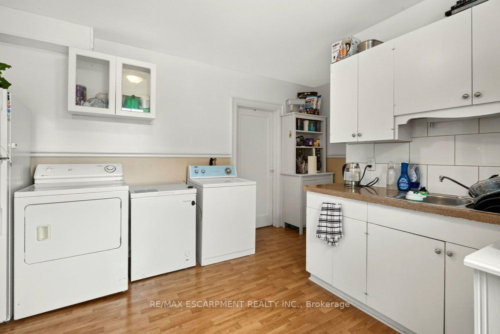 66 Queen Street S Front Property Photo 8