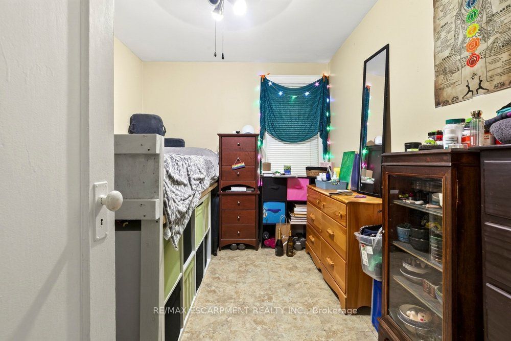 66 Queen Street S Front Property Photo 11